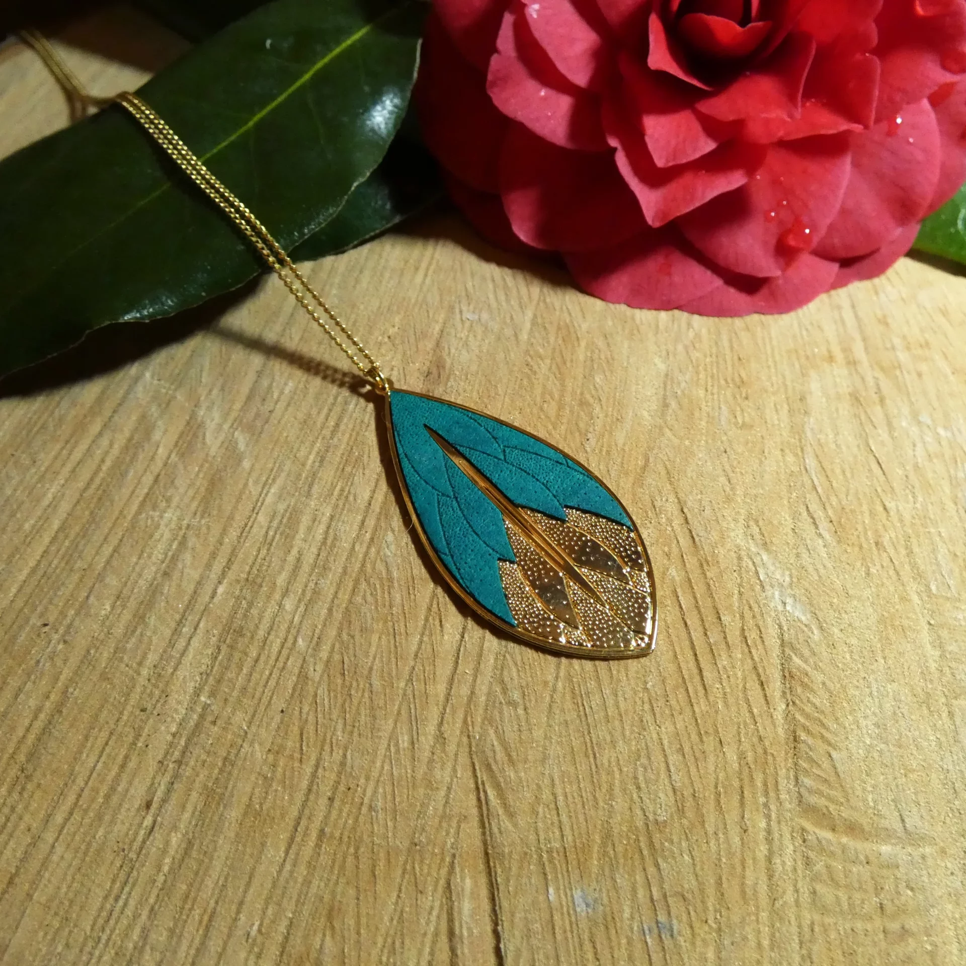 Collier Amélie Blaise Physalis bois émeraude – Image 1