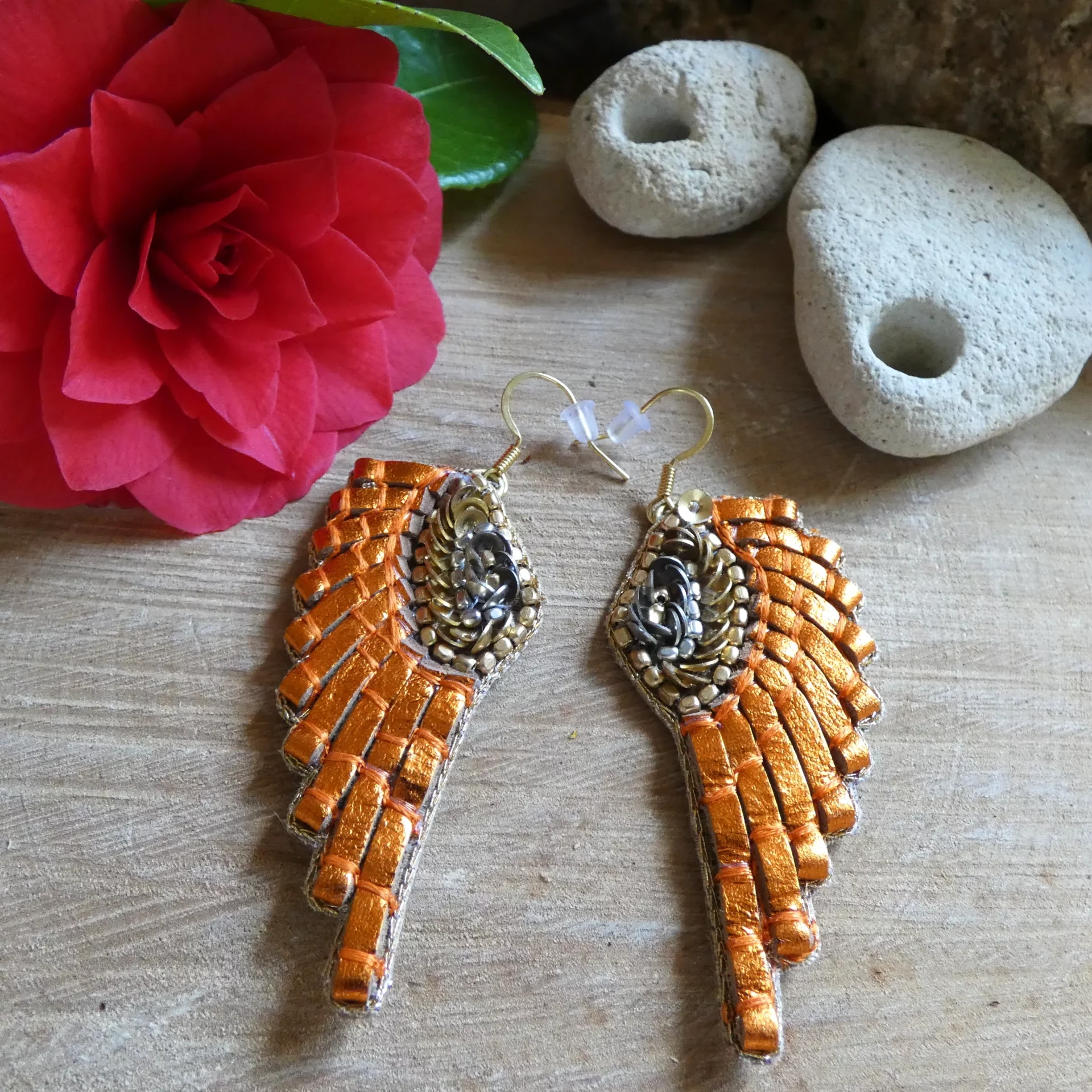Boucles d'oreille NAHUA Anita cuir brodé orange