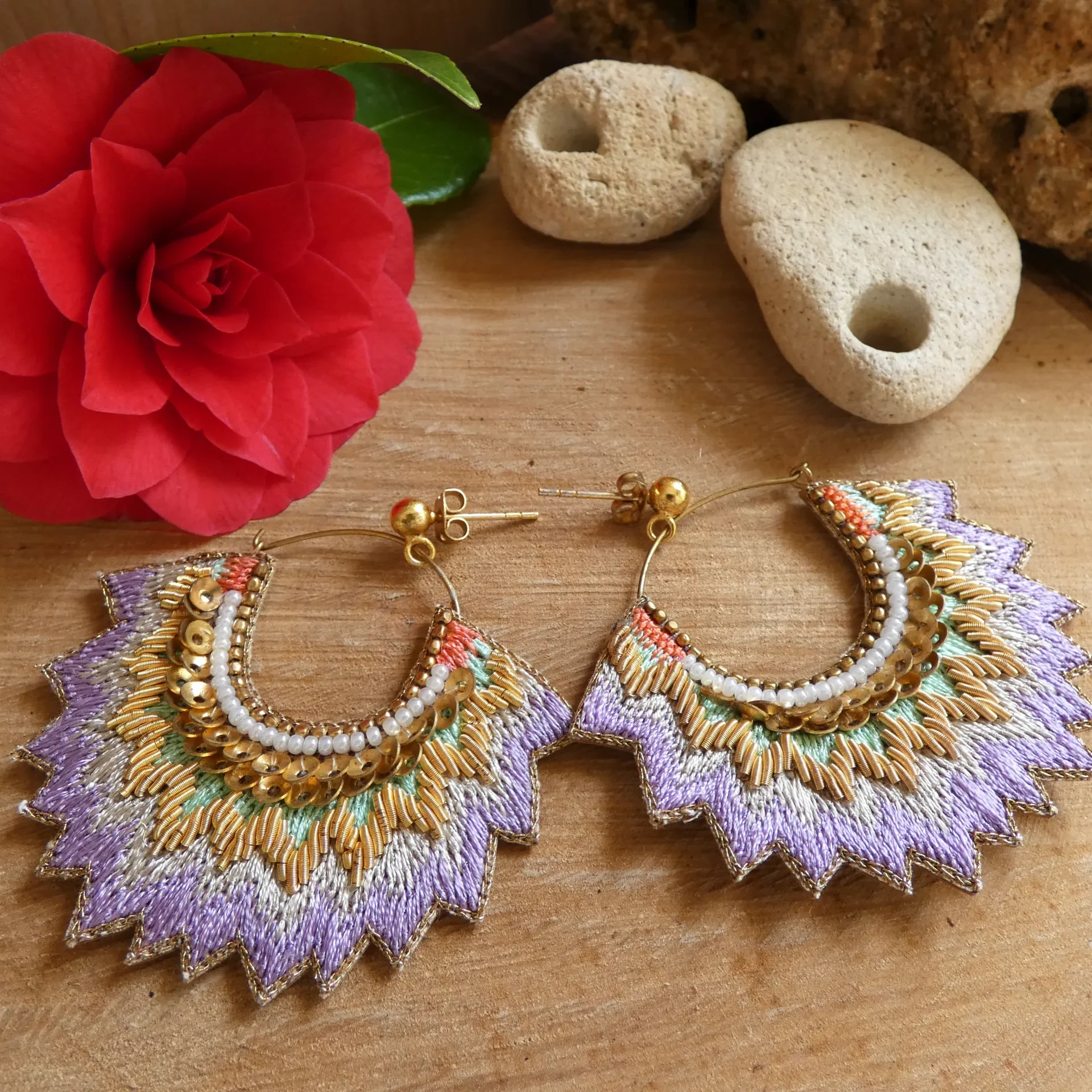 Boucles d'oreille NAHUA Maria brodées à la main
