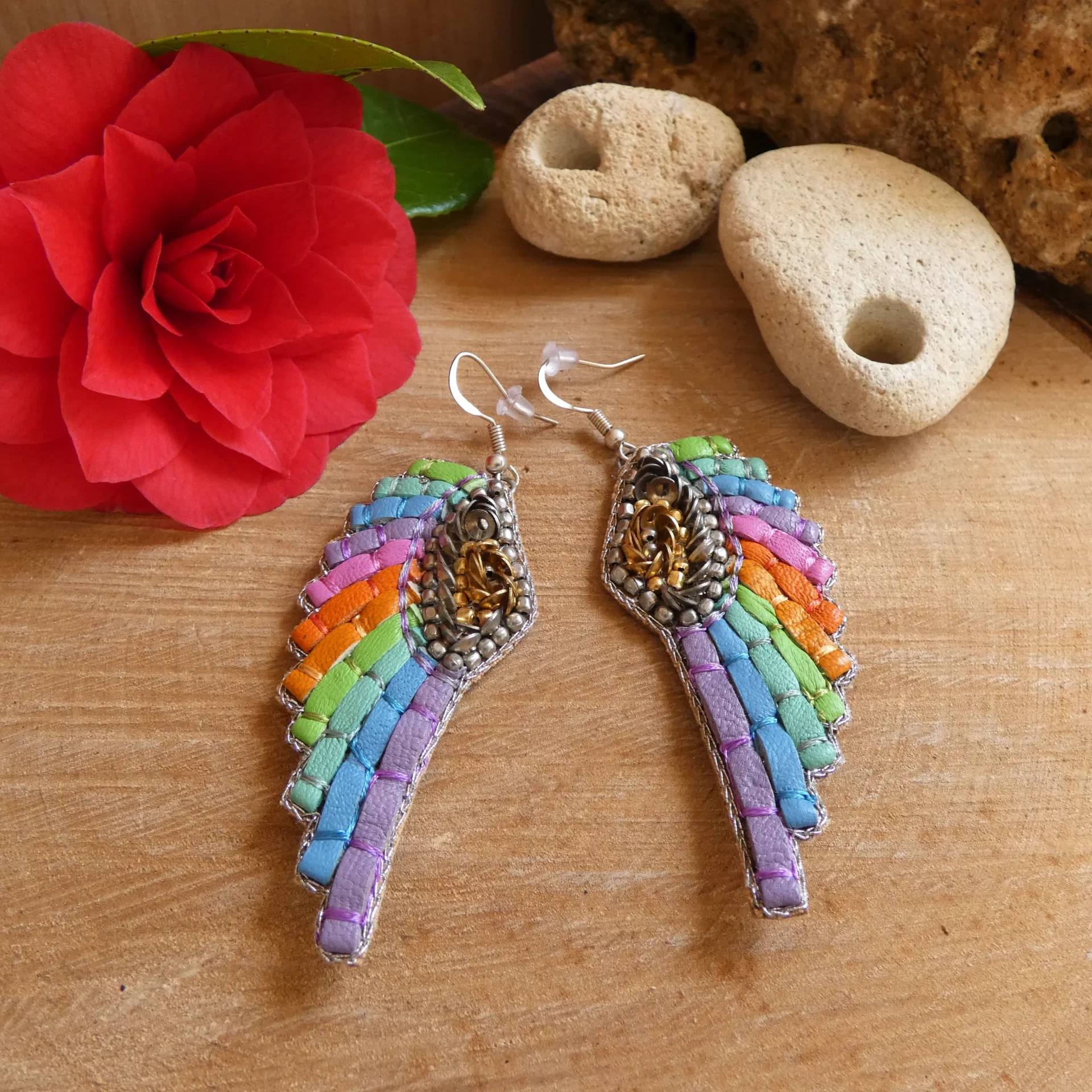 Boucles d'oreille NAHUA Anita Arc en ciel brodées à la main