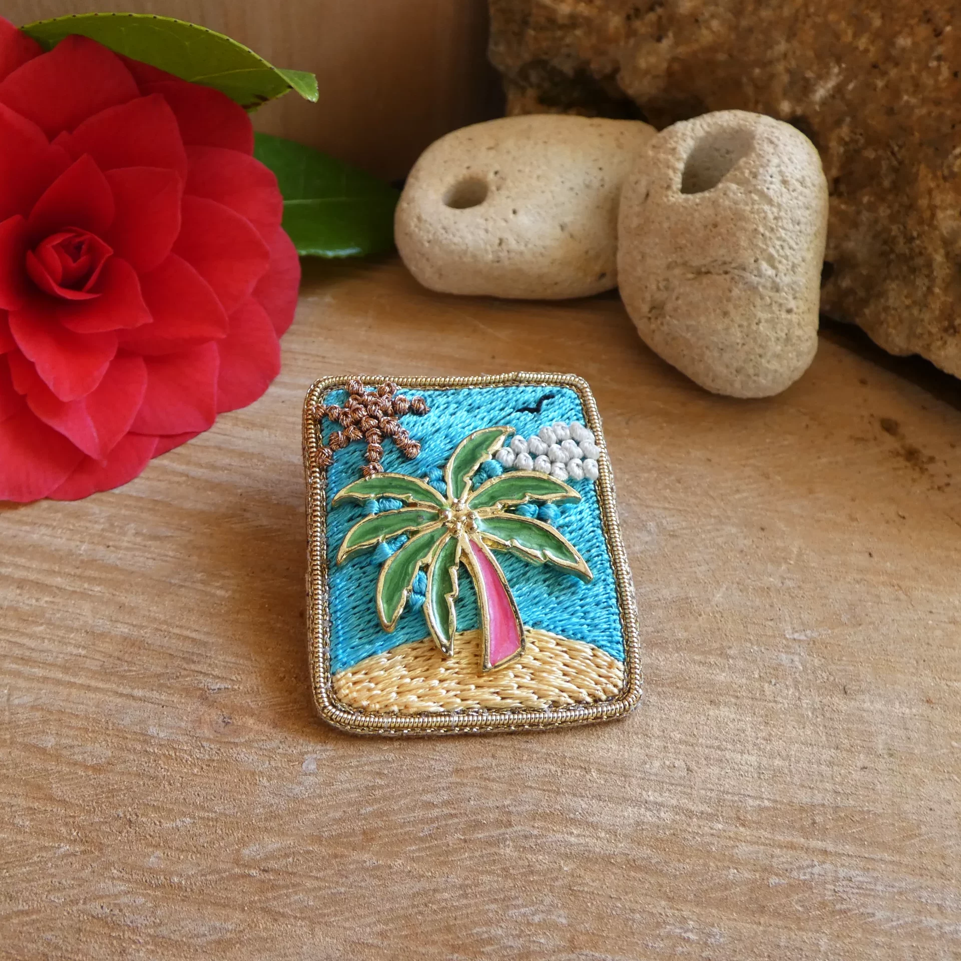 Broche NAHUA Palmyre brodée à la main