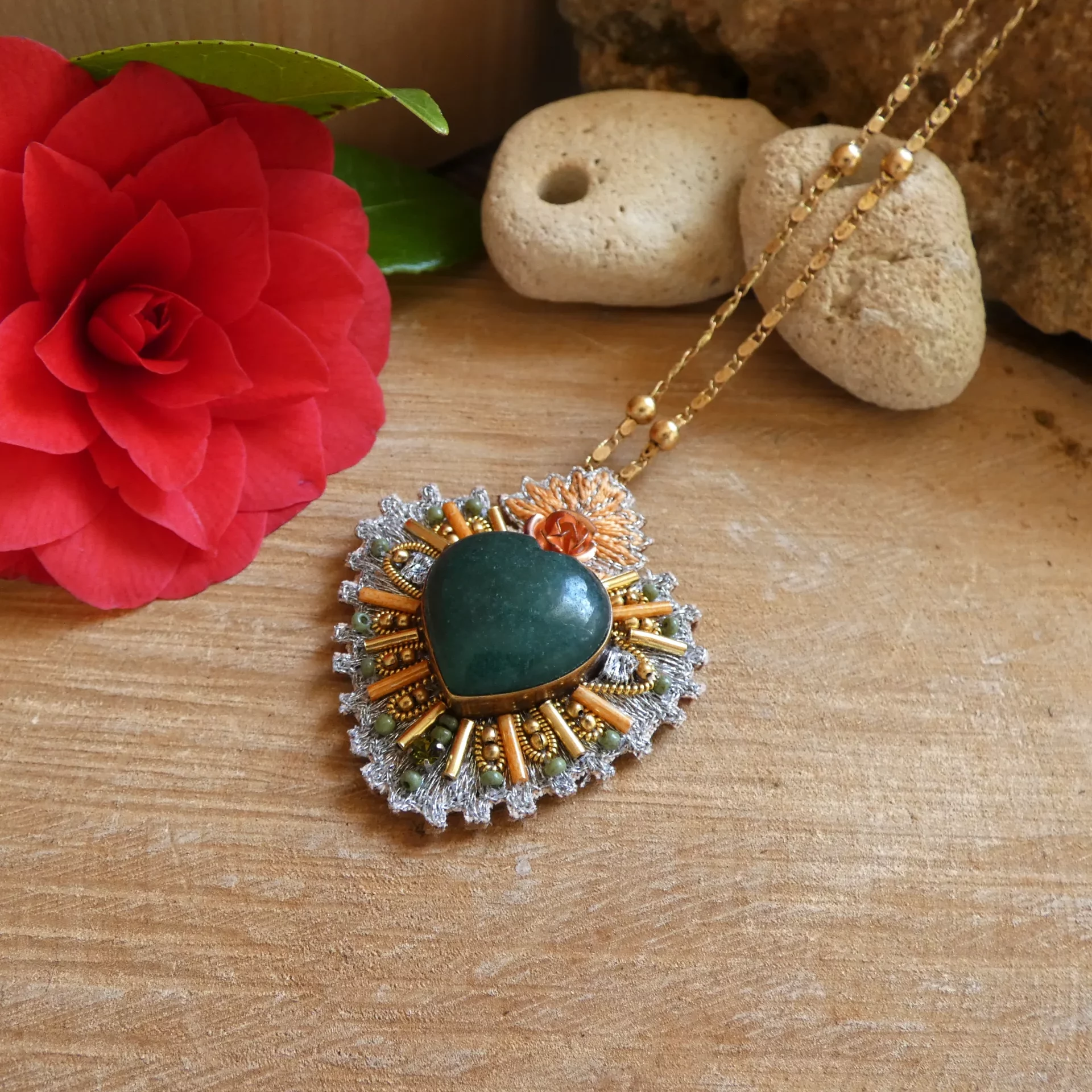 Sautoir NAHUA coeur brodé à la main et aventurine