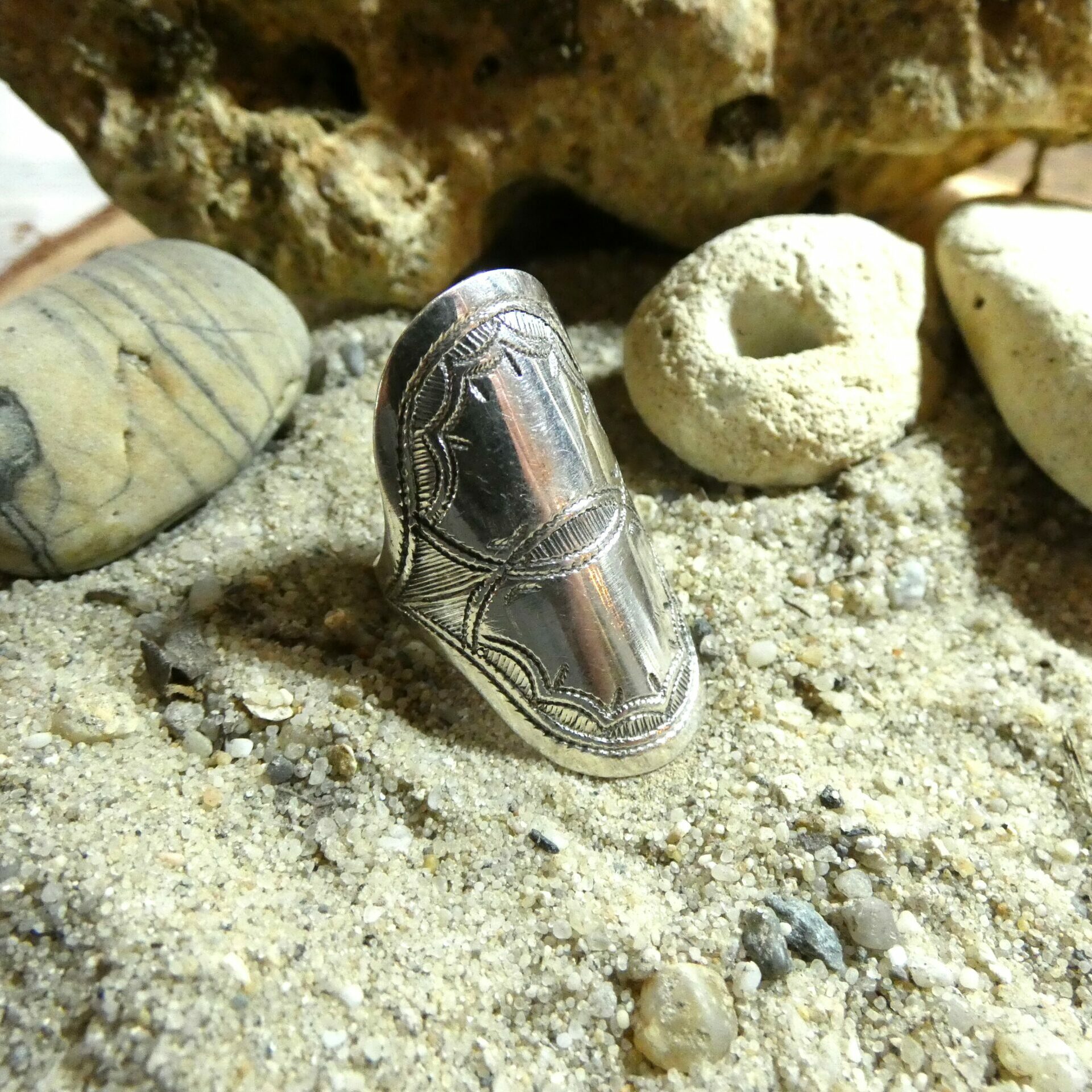 Bague Touareg en argent gravée 1