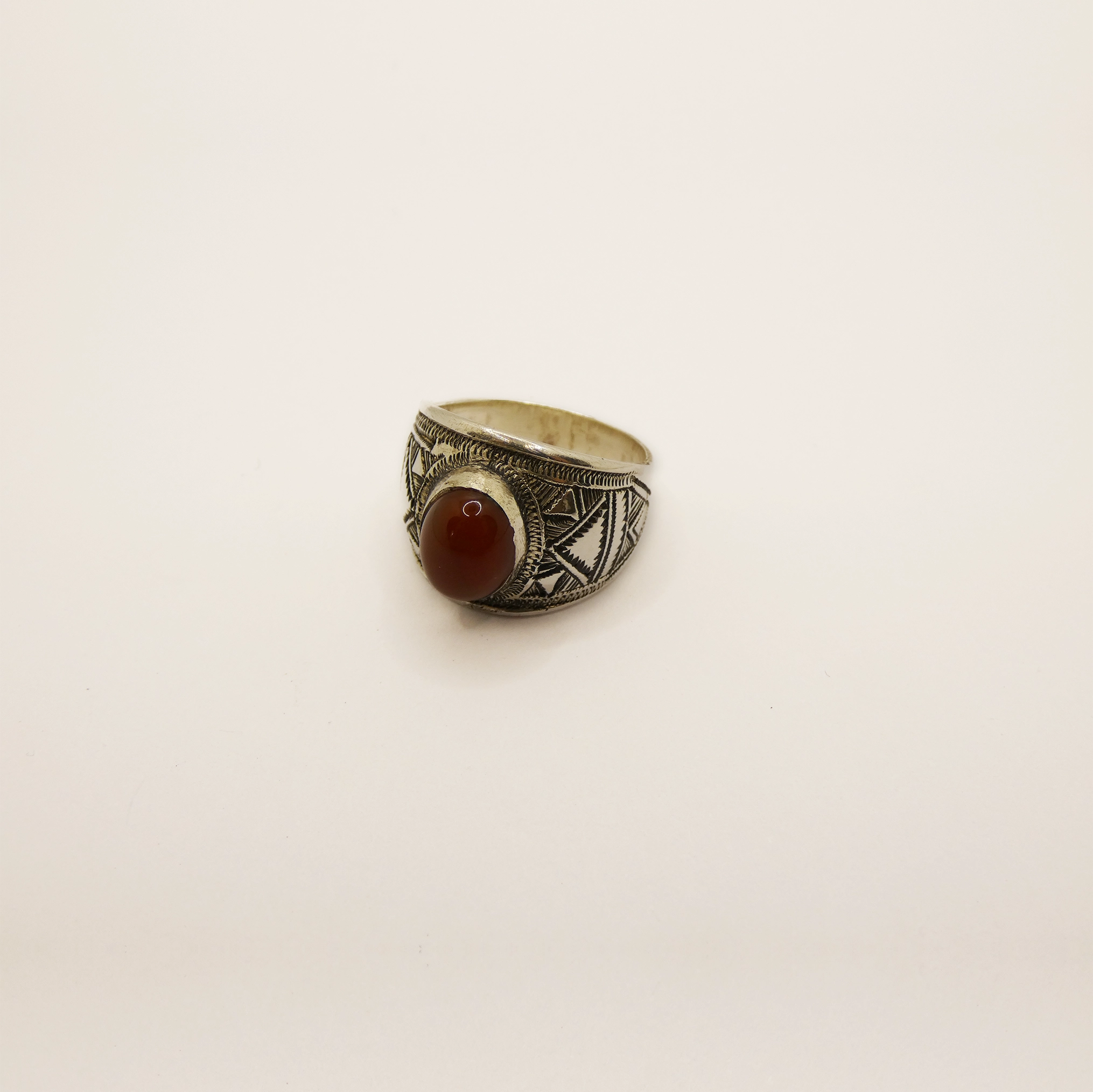 Bague Touareg gravée en argent et Cornaline