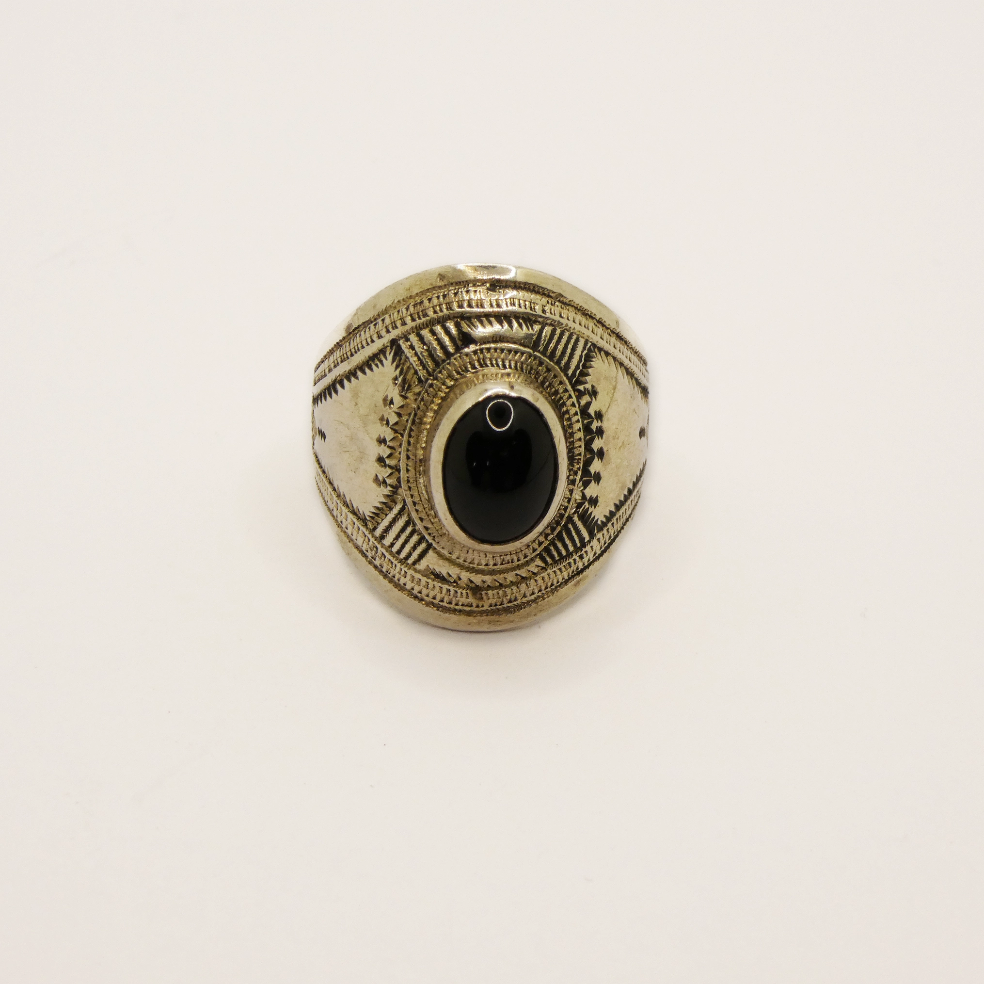 Bague Touareg gravée en argent et onyx noir