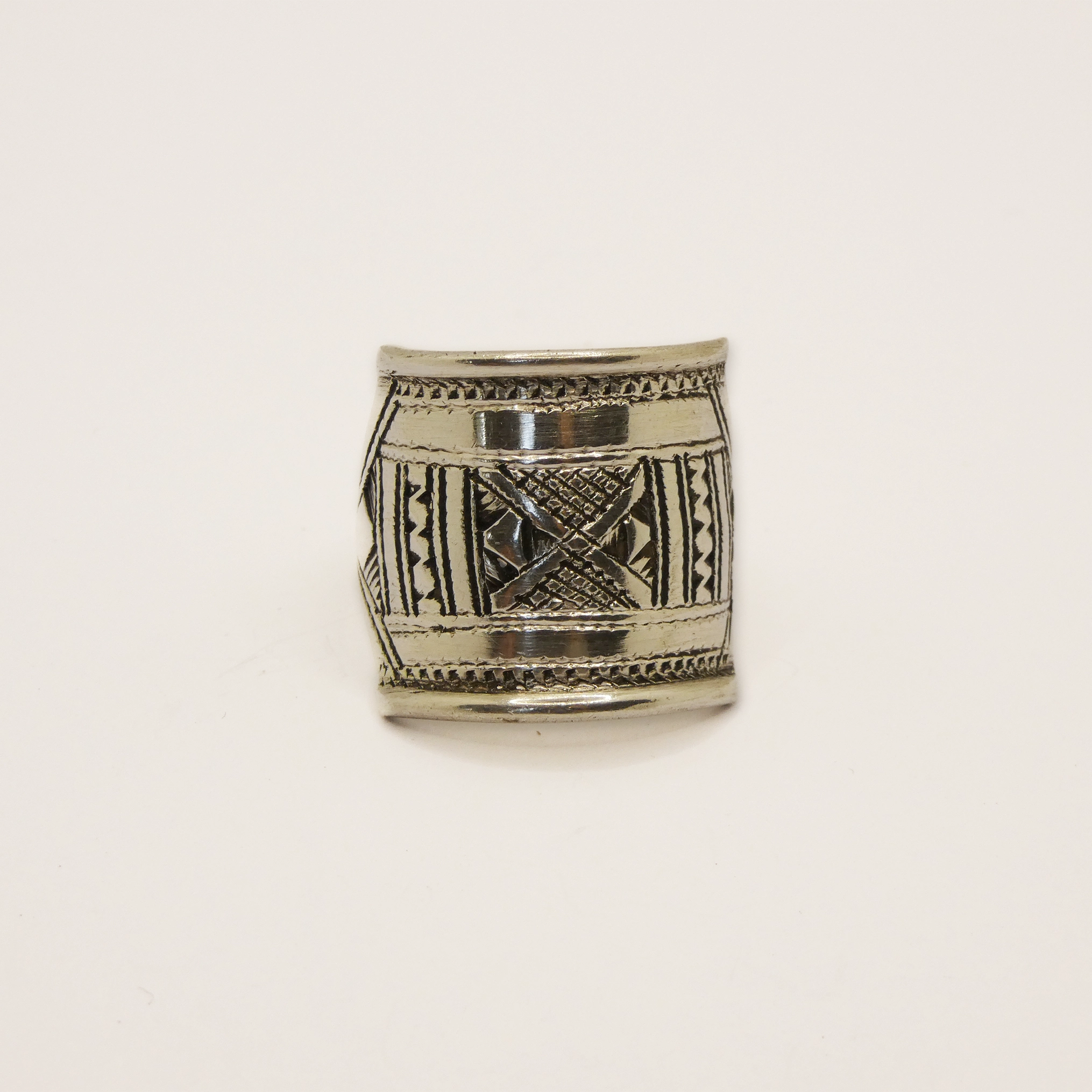 Bague Touareg en argent gravée 2
