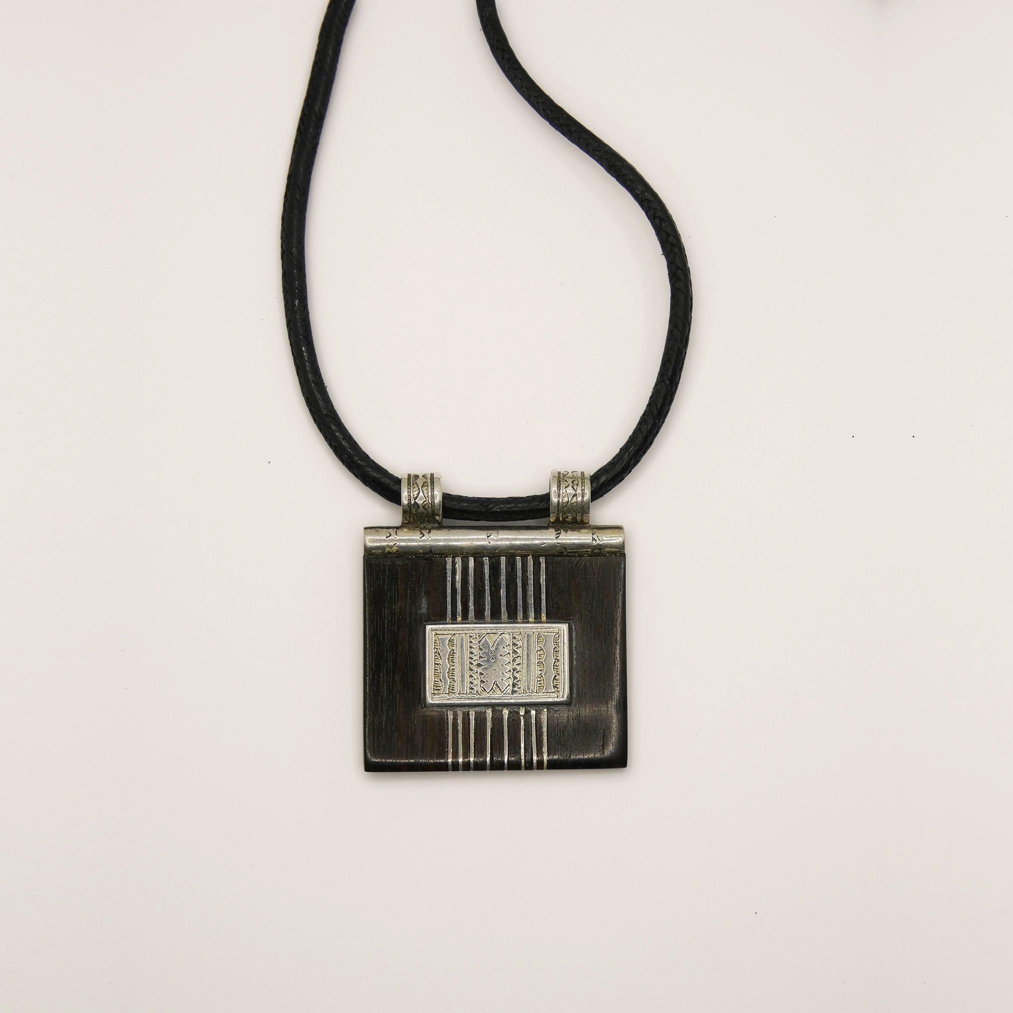 Pendentif Touareg en argent et ébène