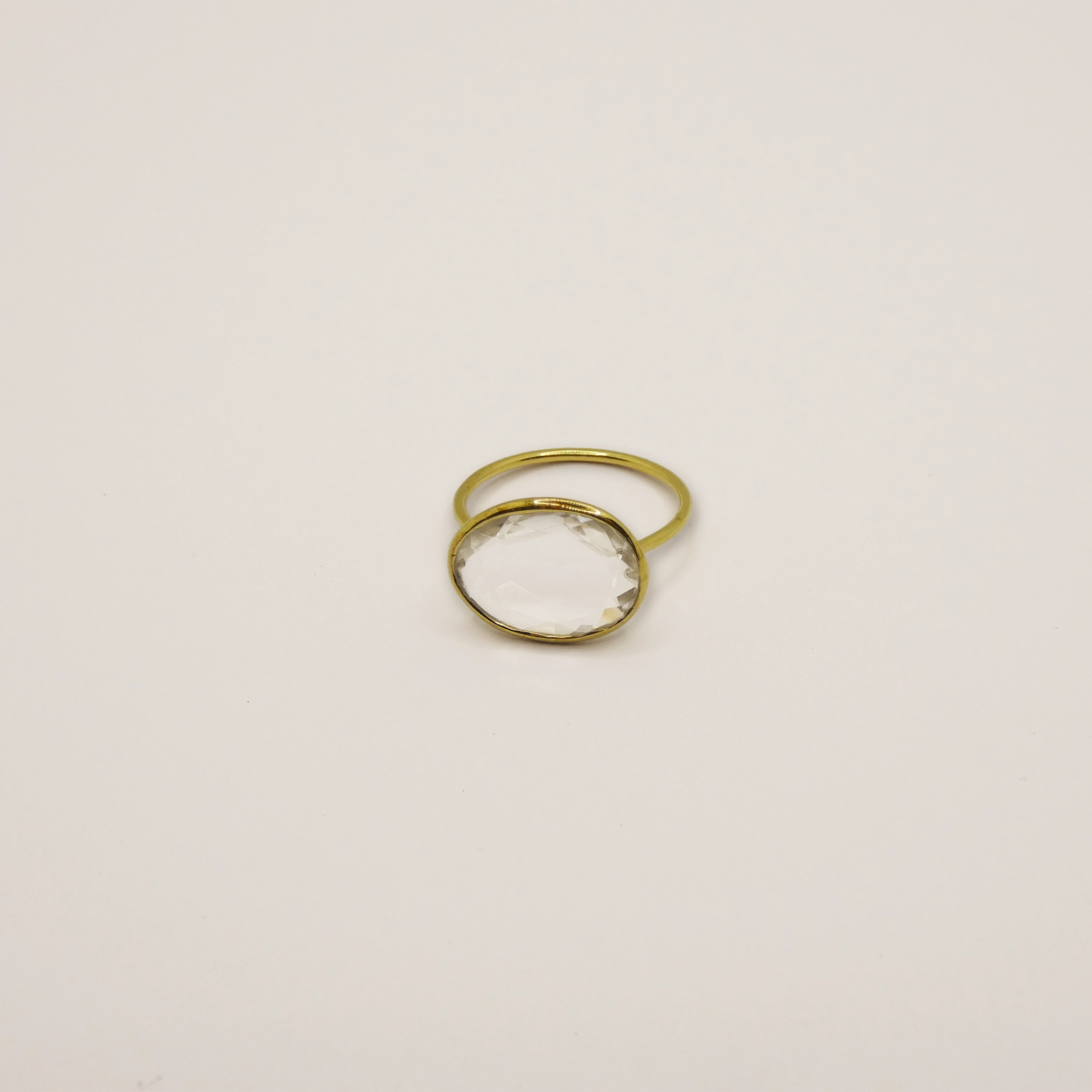 Bague plaquée or et cristal de roche.
