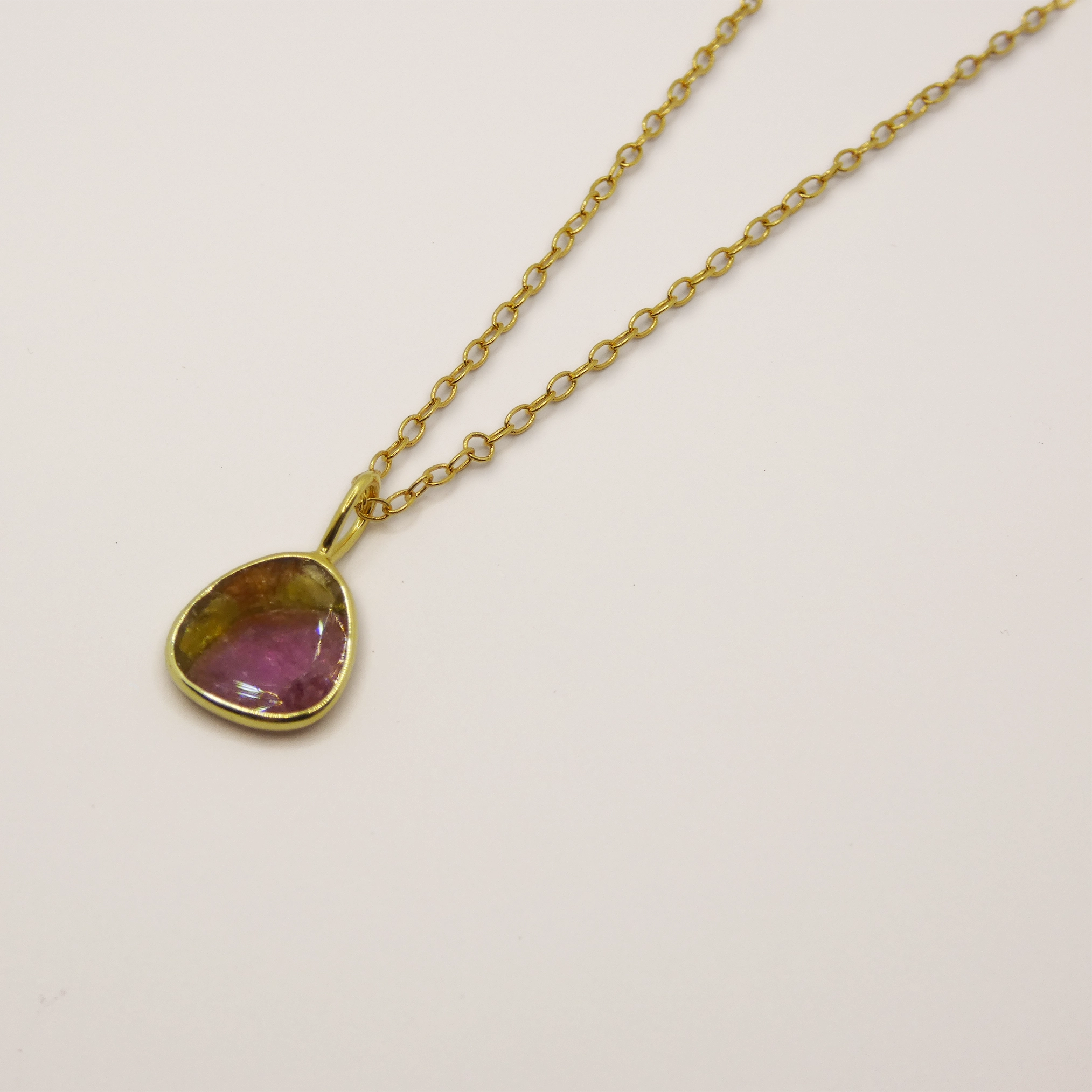 Pendentif plaqué or et tourmaline " melondo".