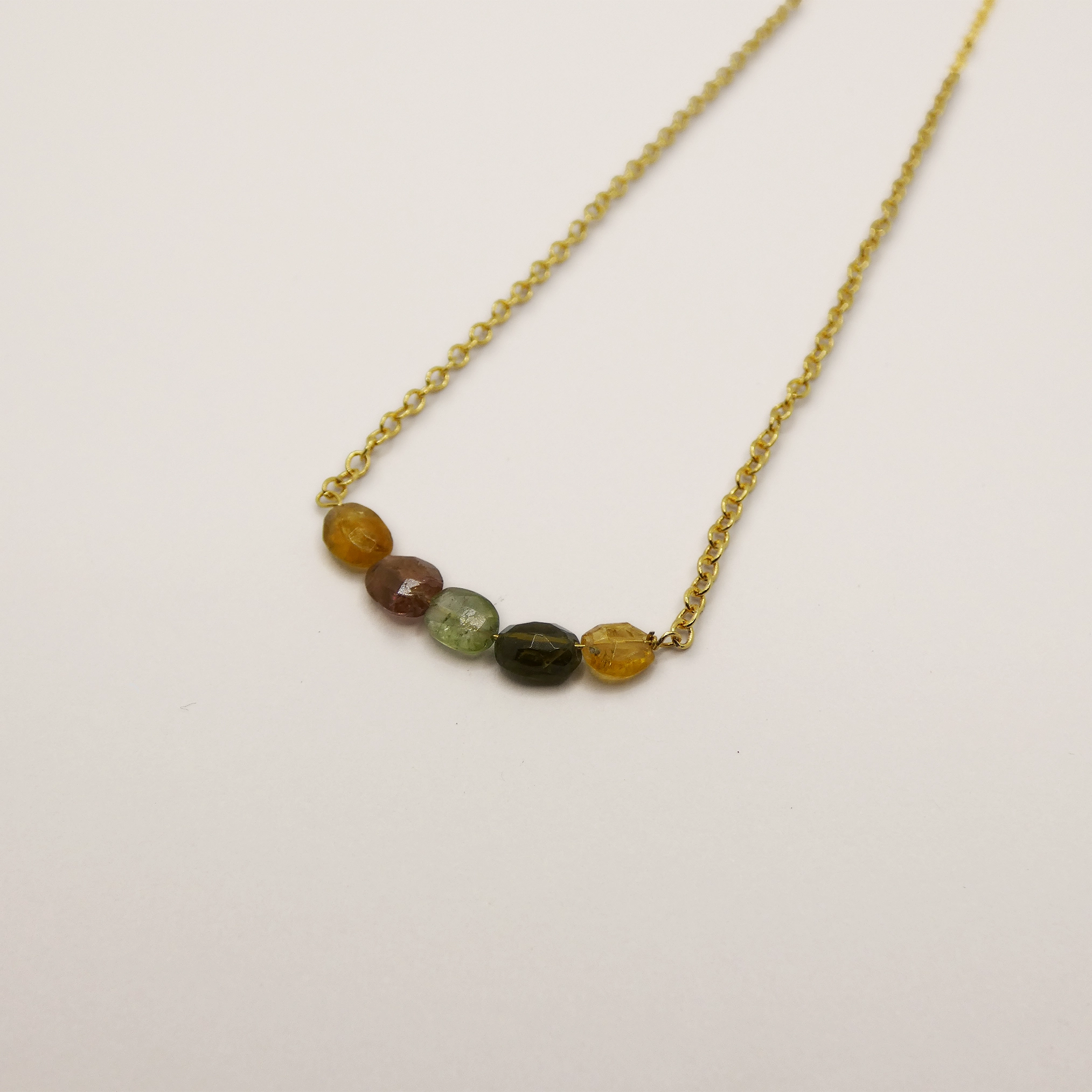 Collier Arte Fact tourmalines de couleurs variées.