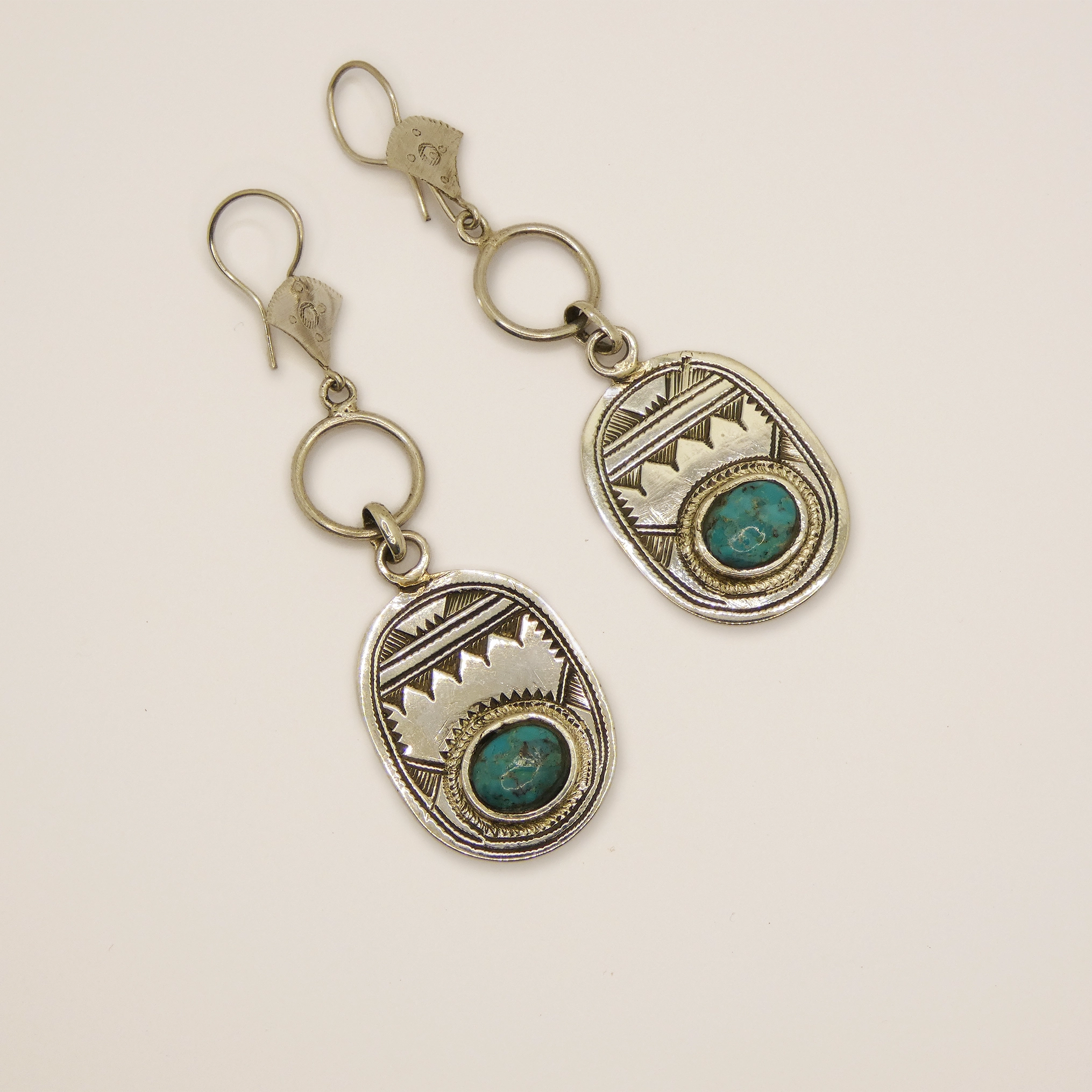 Boucles d'oreille Touareg argent et turquoises.