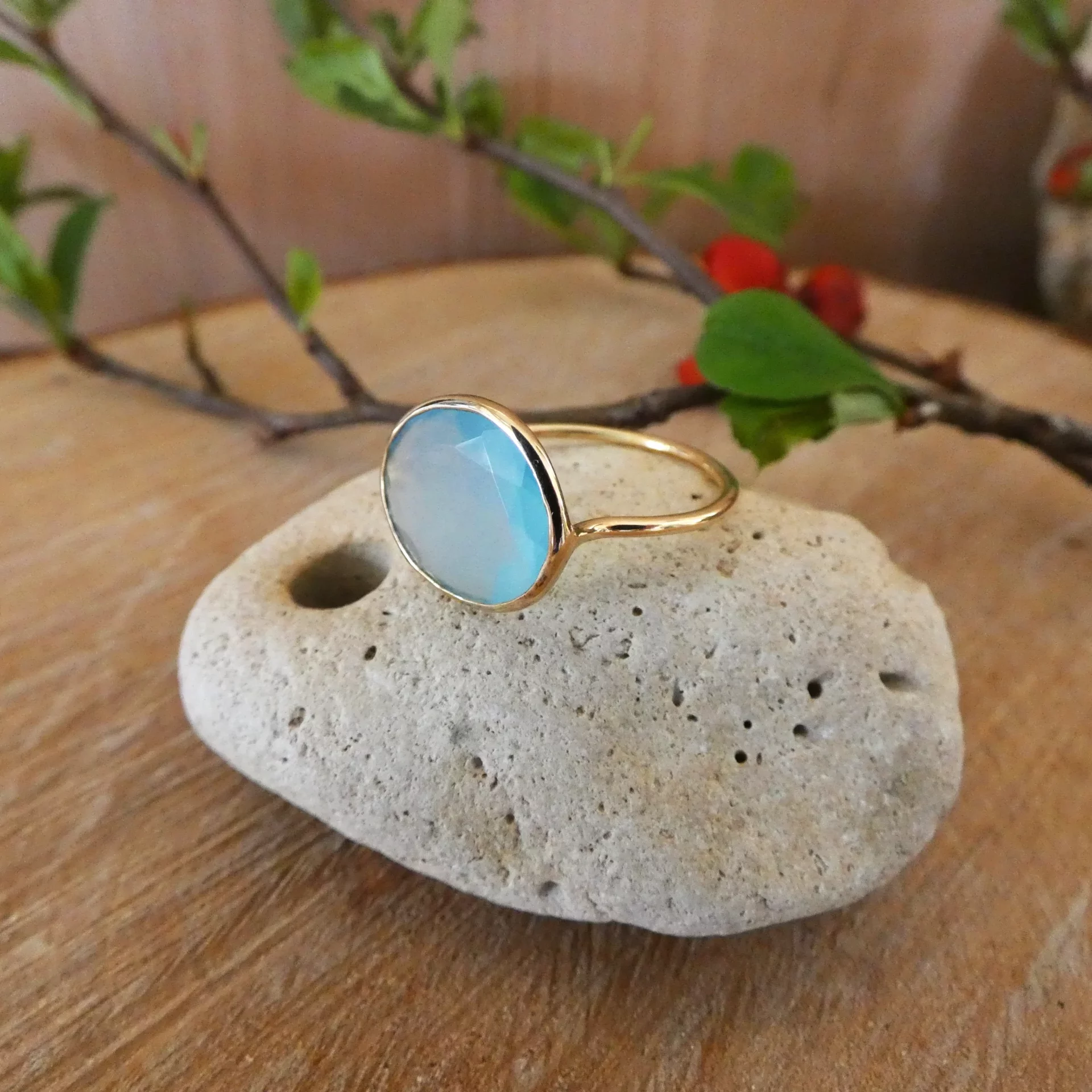 Bague Arte Fact Rajanee plaquée or et agate bleue.