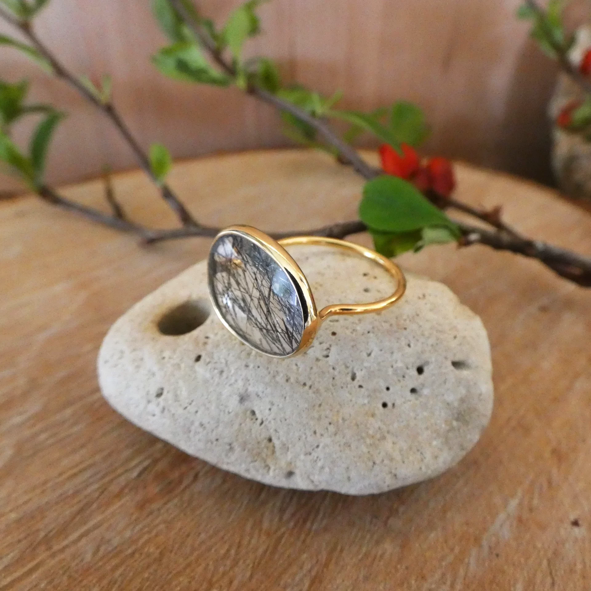 Bague Arte Fact Rajanee plaquée or et quartz rutilé.