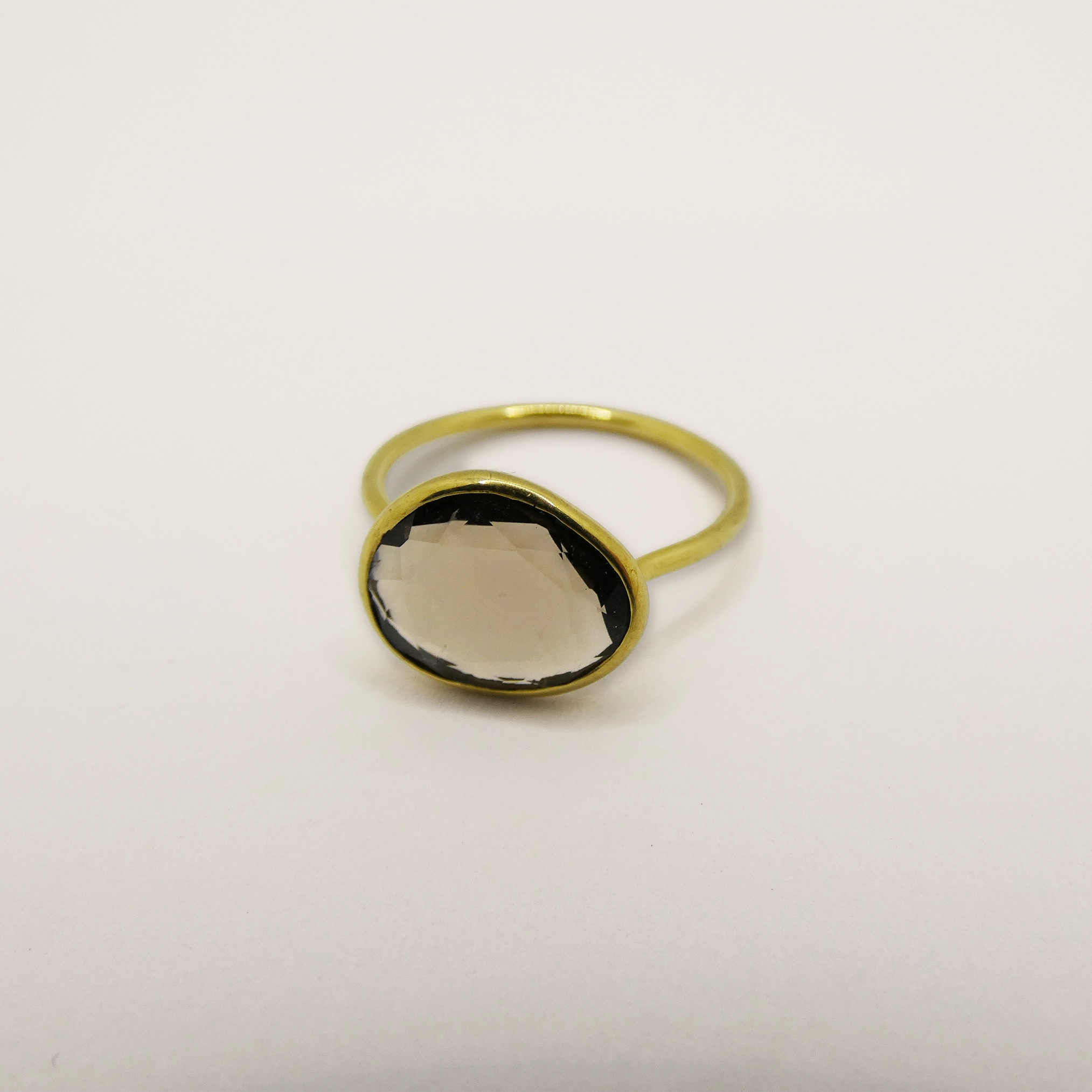 Bague plaquée or et quartz fumé.
