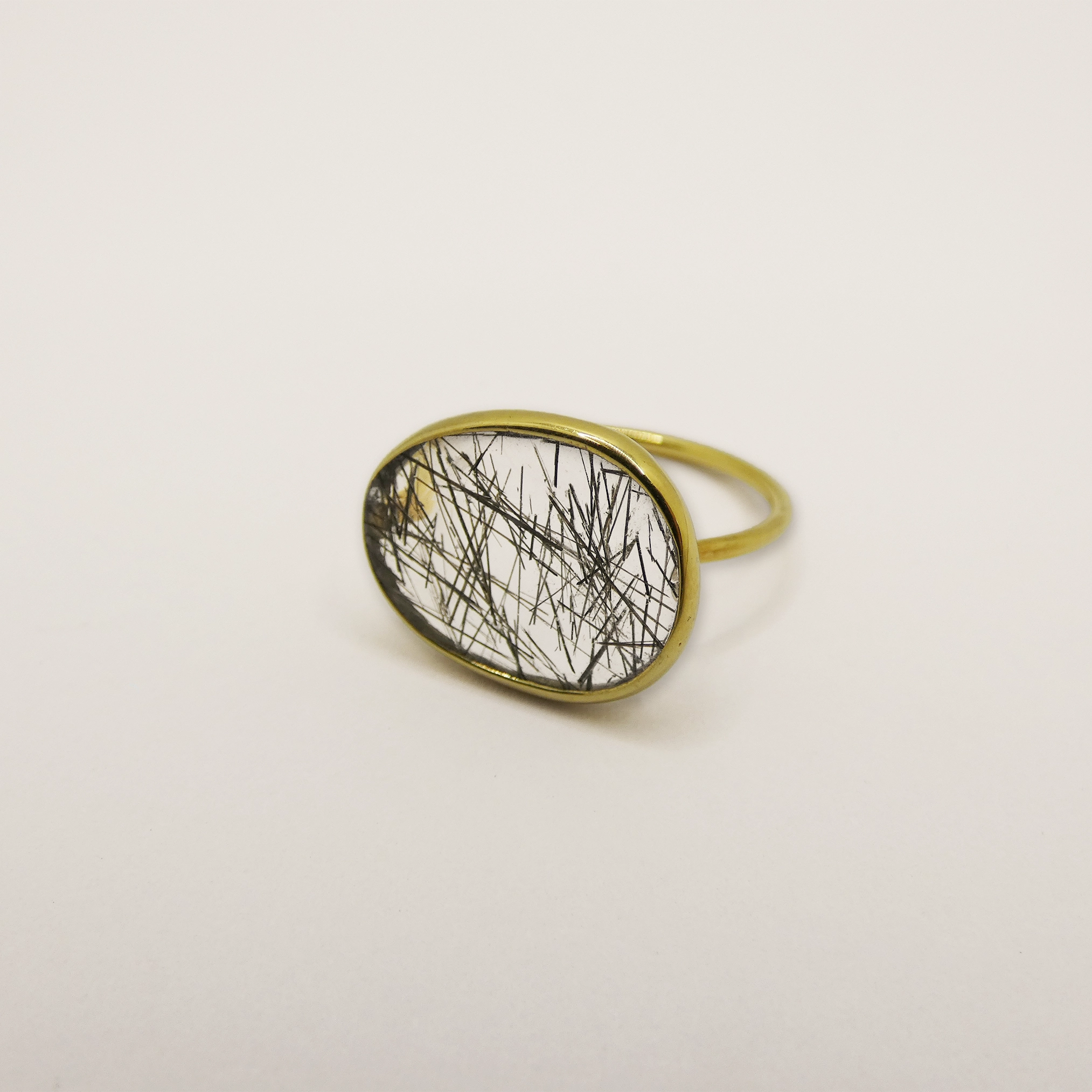 Bague plaquée or et quartz rutilé.