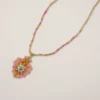 Pendentif Hypnochic rose brodé à la main
