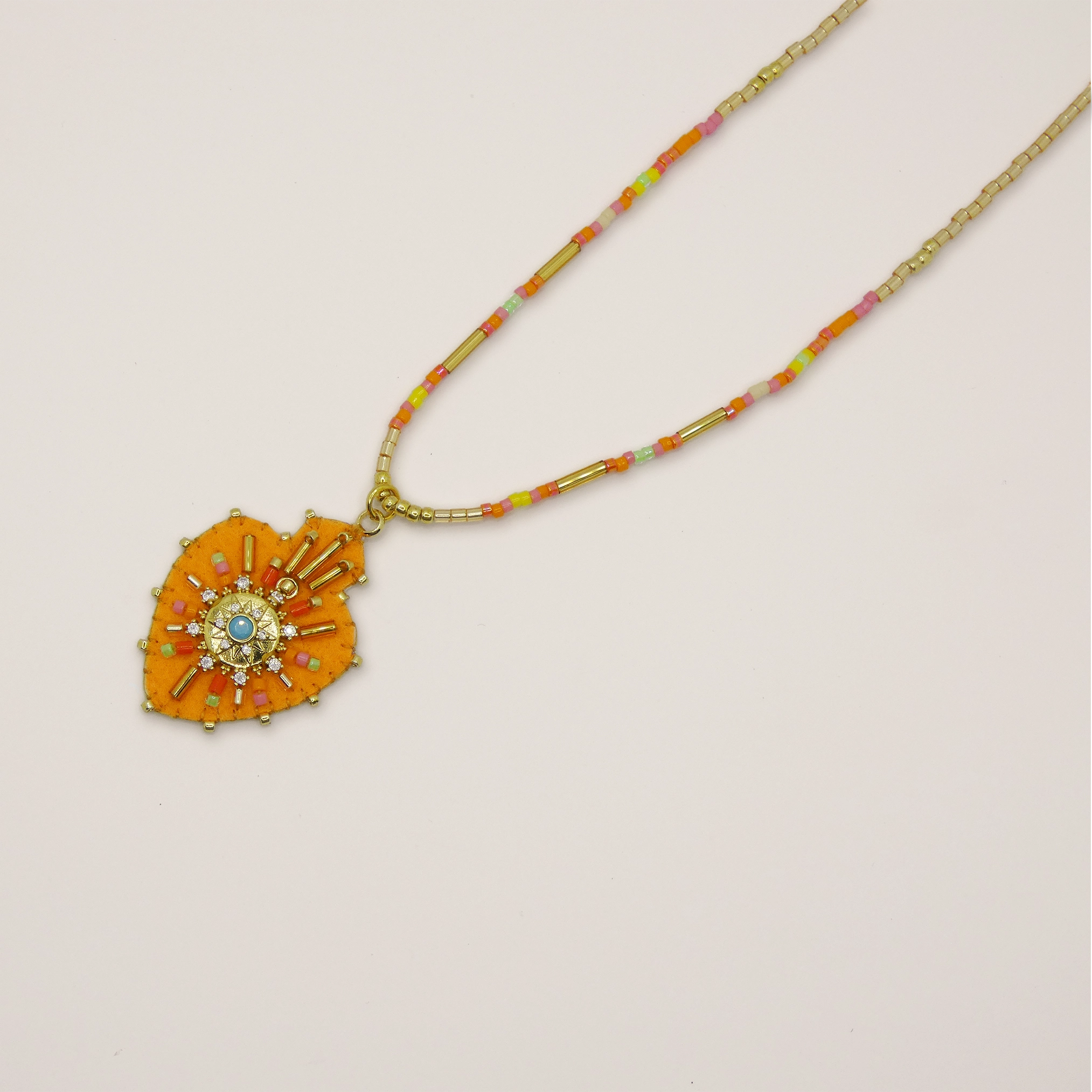 Pendentif Hypnochic orange brodé à la main