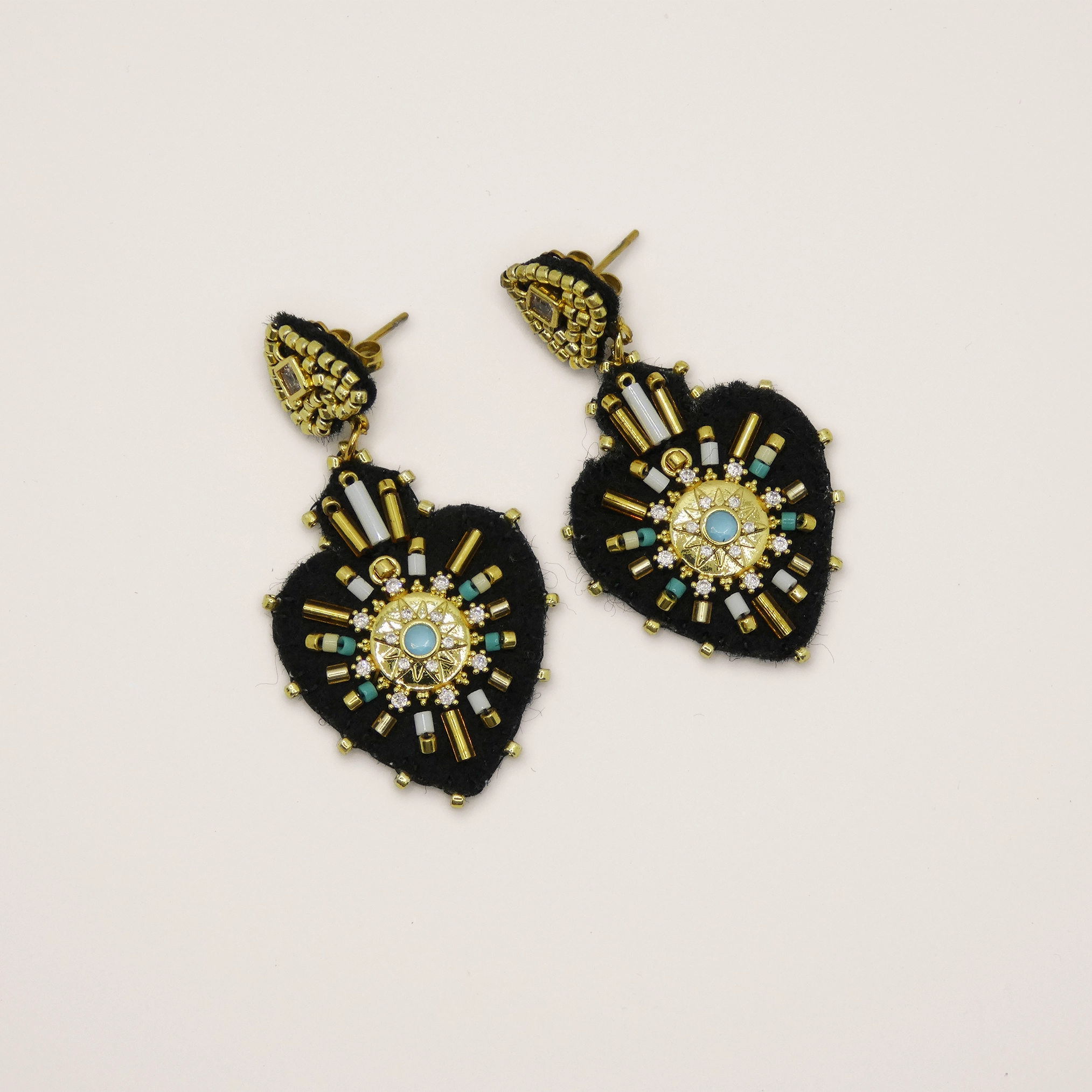 Boucles d'oreille Hypnochic noires brodées à la main