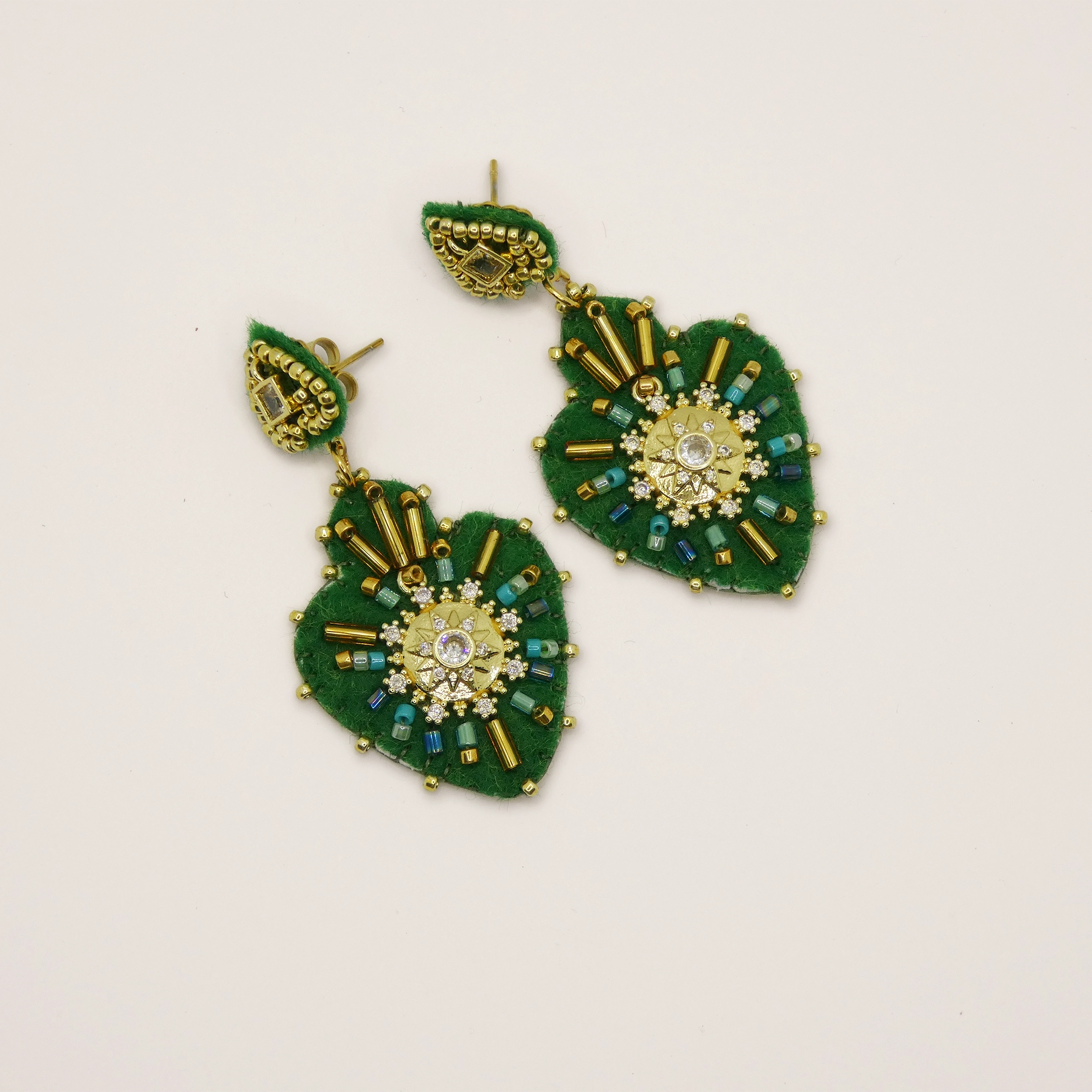 Boucles d'oreille Hypnochic vertes brodées à la main