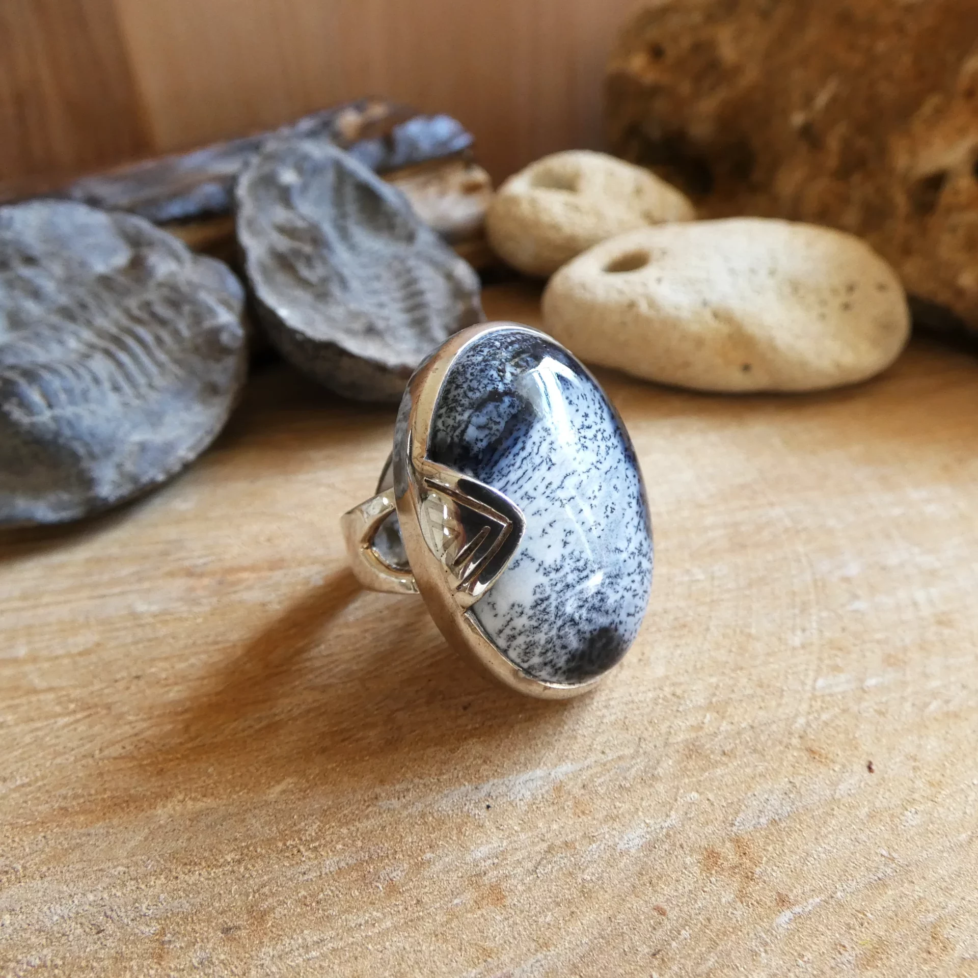 Bague Arte Fact argent et opale dentritique