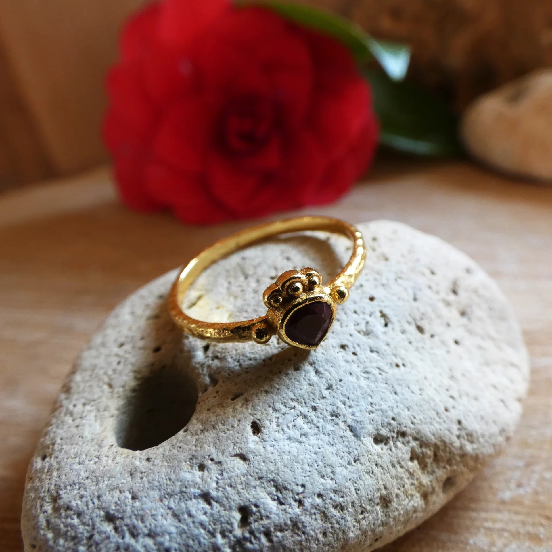 Bague Muja Juma coeur argent plaquée or 3 microns et rhodonite