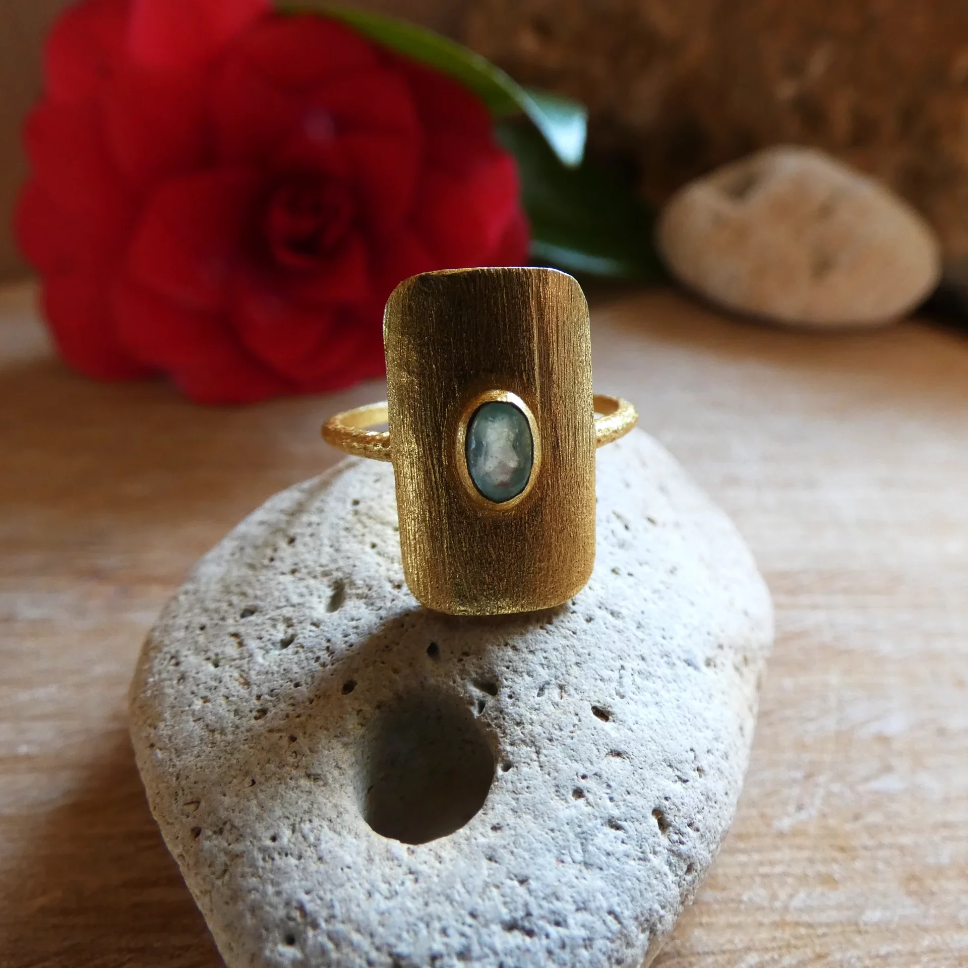Bague Muja Juma argent plaquée or 3 microns et prehnite