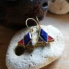 Boucles d'oreille Muja Juma plaquées or rubis indien lapis lazuli et améthyste – Image 2