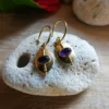 Boucles d'oreille Muja Juma plaquées or et améthyste – Image 2