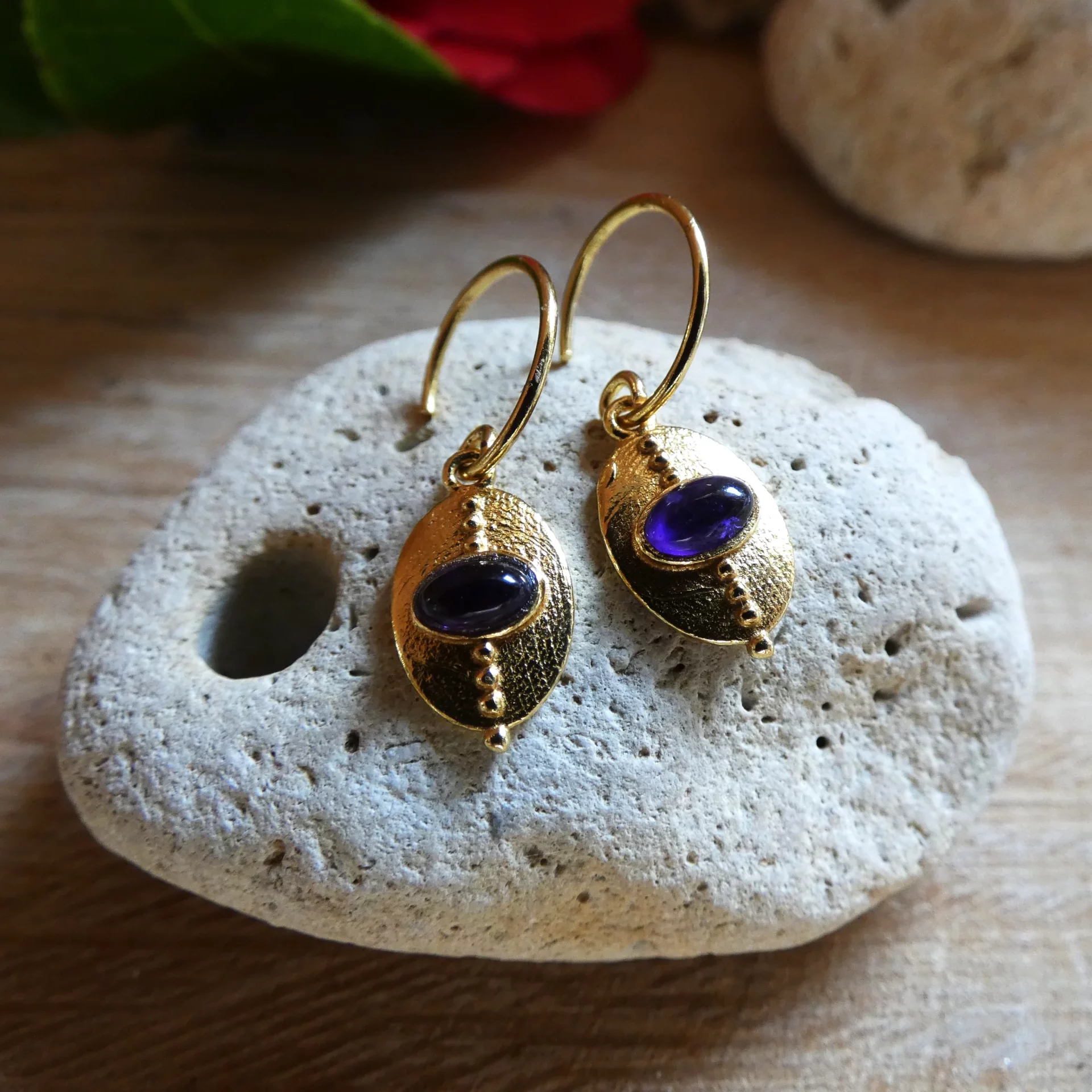 Boucles d'oreille Muja Juma plaquées or et améthyste