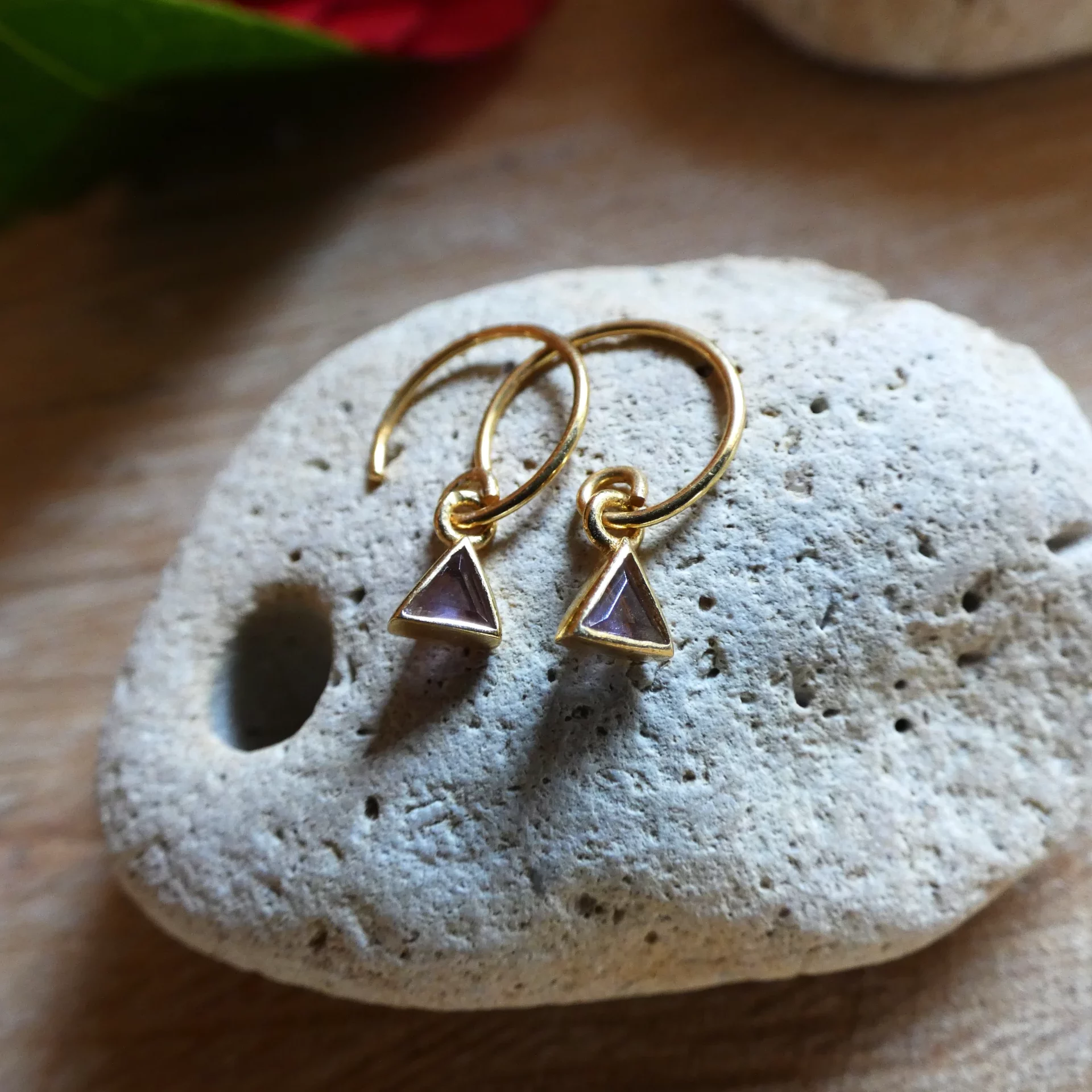 Boucles d'oreille Muja Juma plaquées or et améthyste