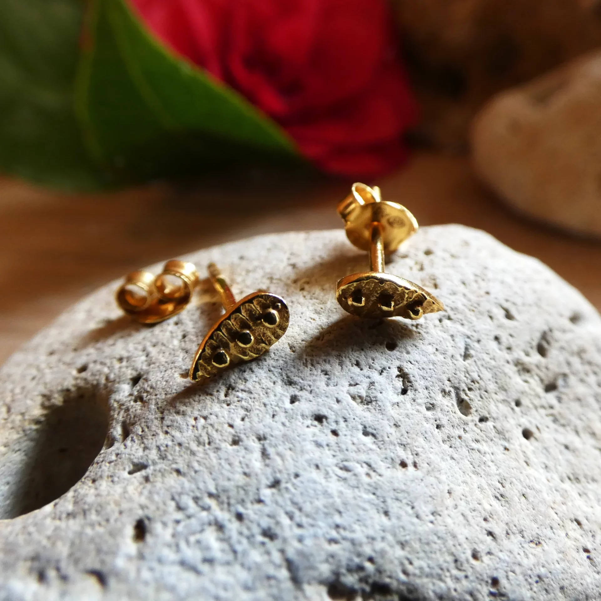 Boucles d'oreille Puces Feuilles argent plaquées or 3 microns