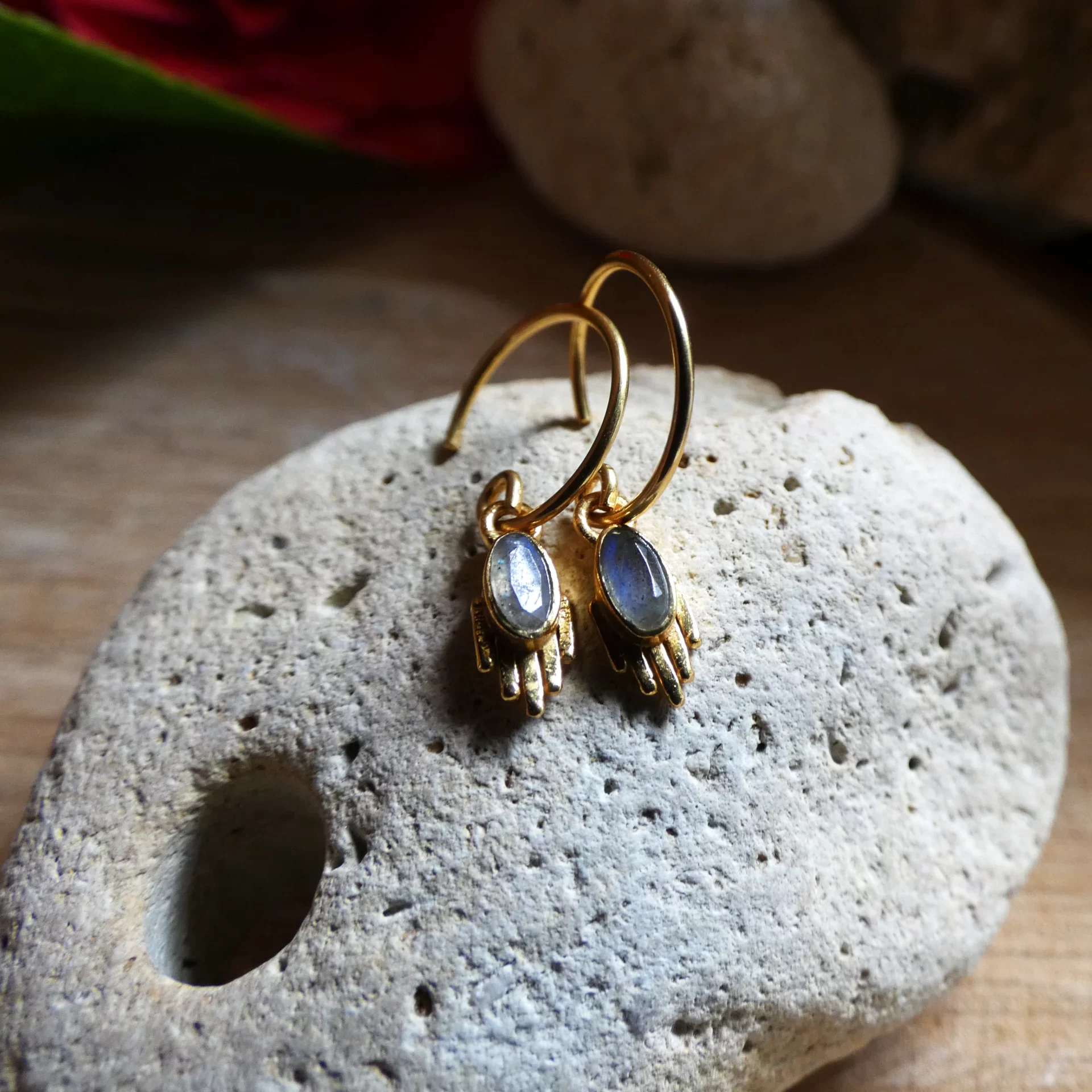 Boucles d'oreille Muja Juma plaquées or et labradorites