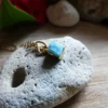 Pendentif Muja Juma plaqué or et amazonite. – Image 2