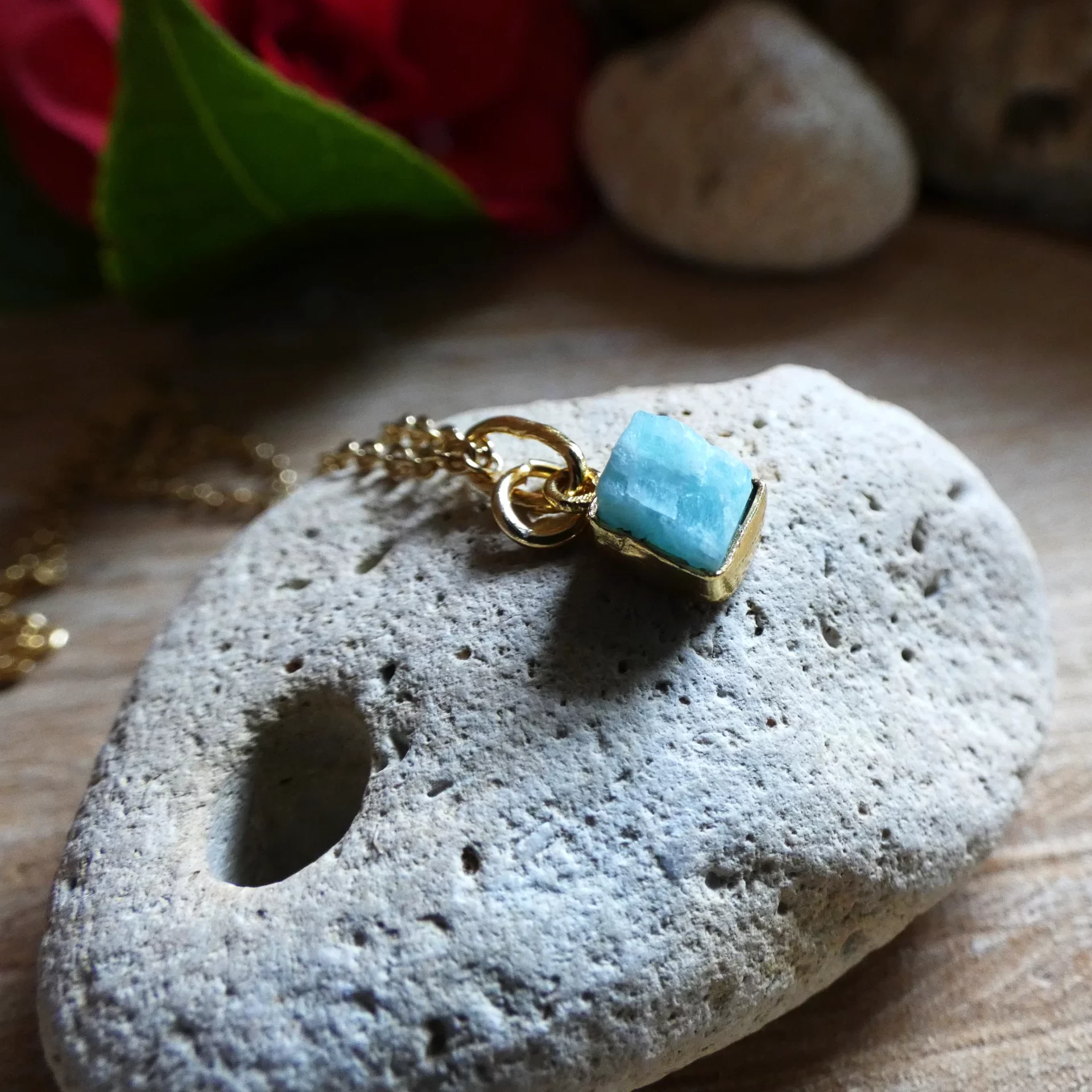 Pendentif Muja Juma plaqué or et amazonite
