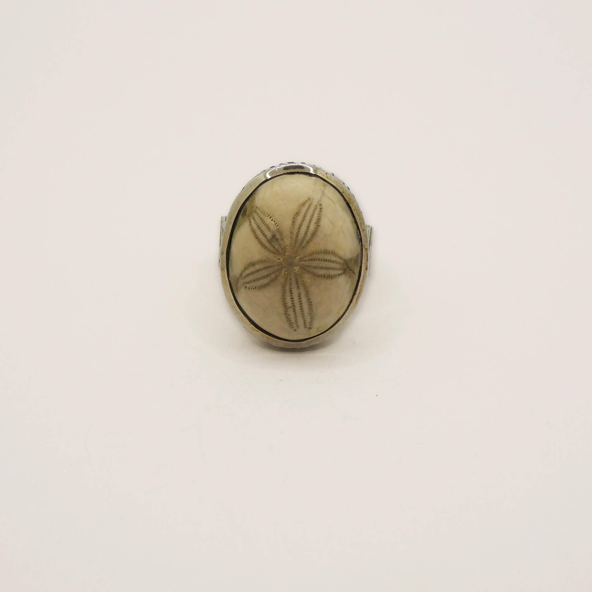 Bague Arte Fact argent et fossile d'oursin