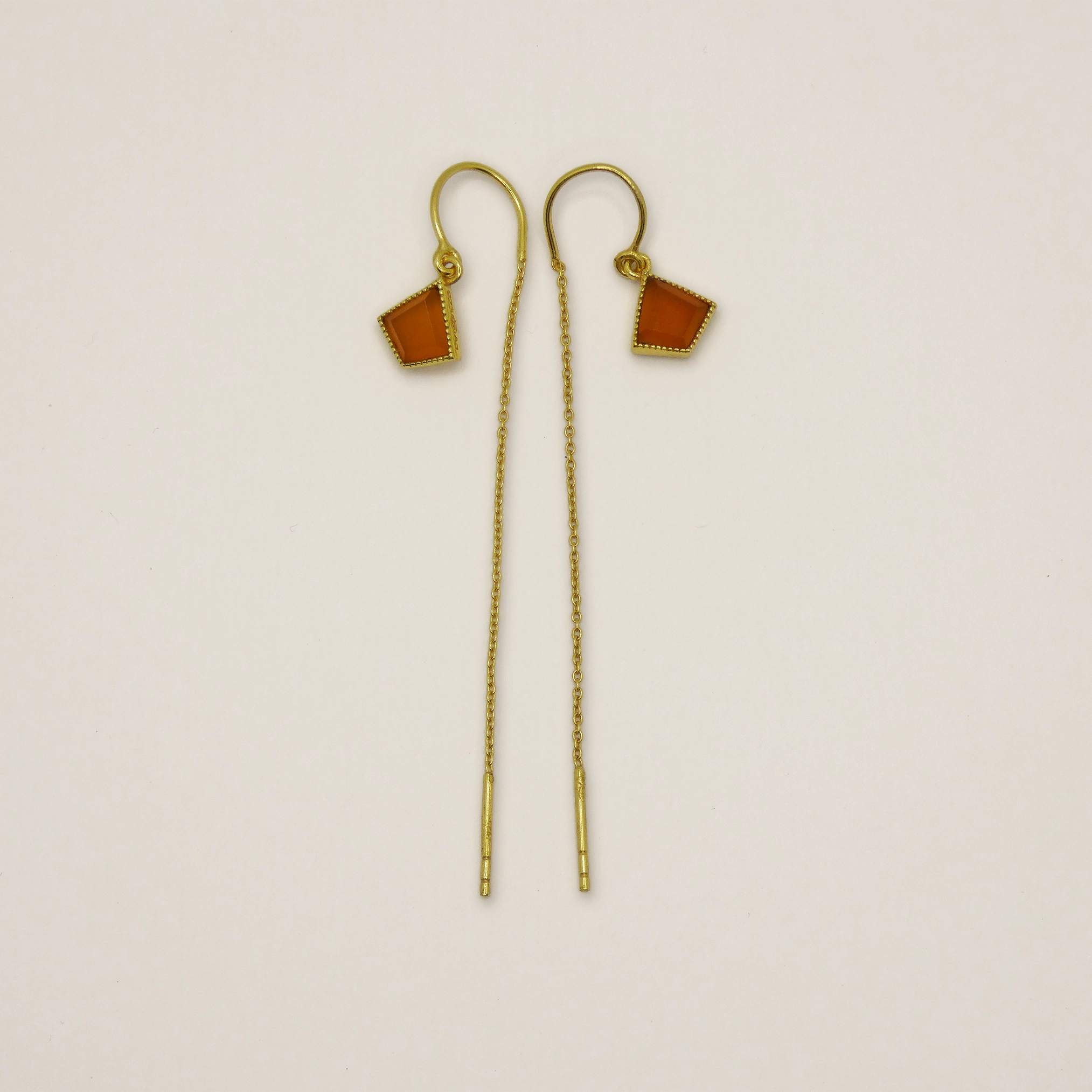 Boucles d'oreille Muja Juma plaqué or et cornalines.