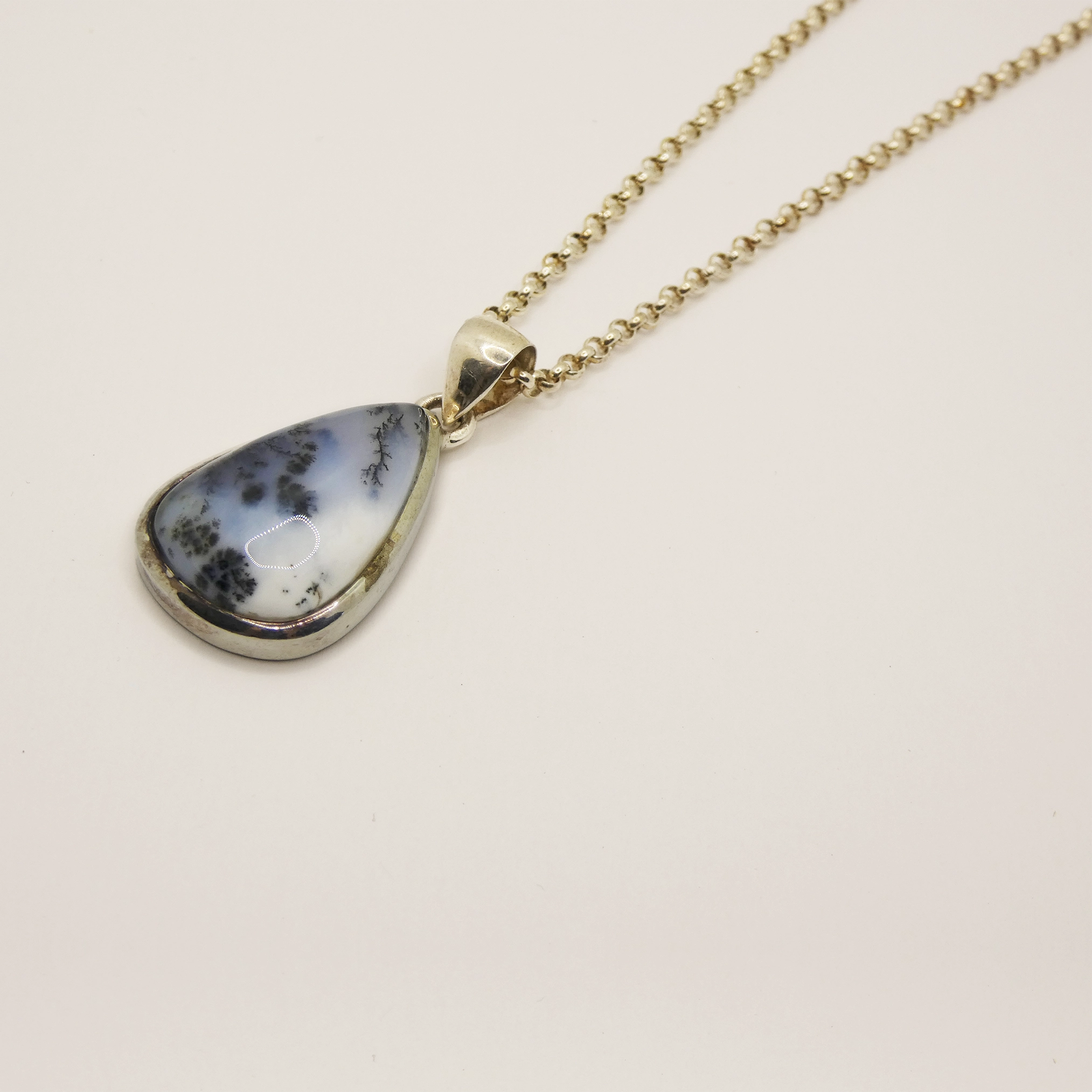 Pendentif Arte Fact en argent et opale dentritique