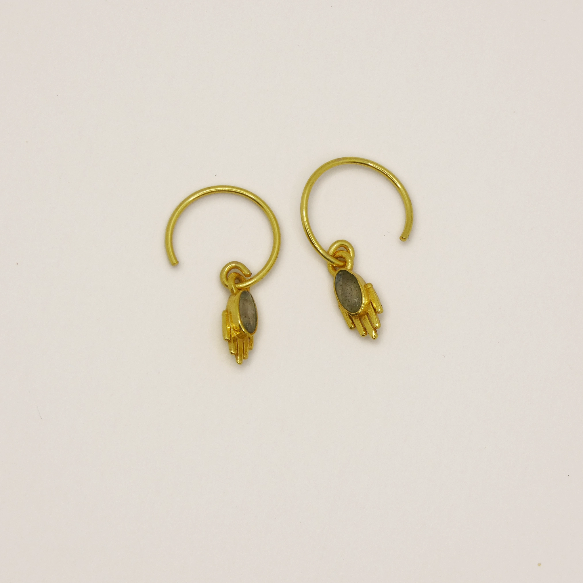 Boucles d'oreille Muja Juma plaqué or et labradorites.
