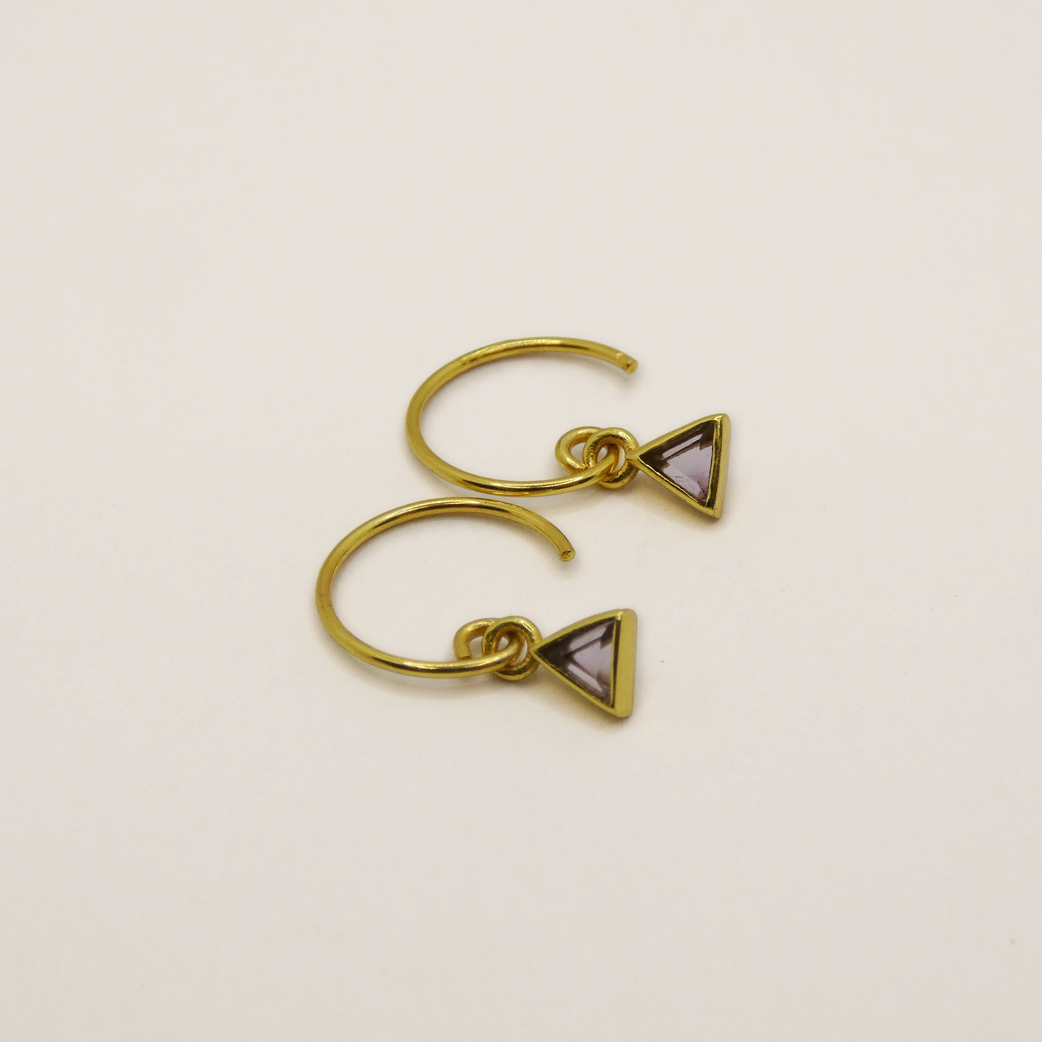 Boucles d'oreille Muja Juma plaqué or et améthyste
