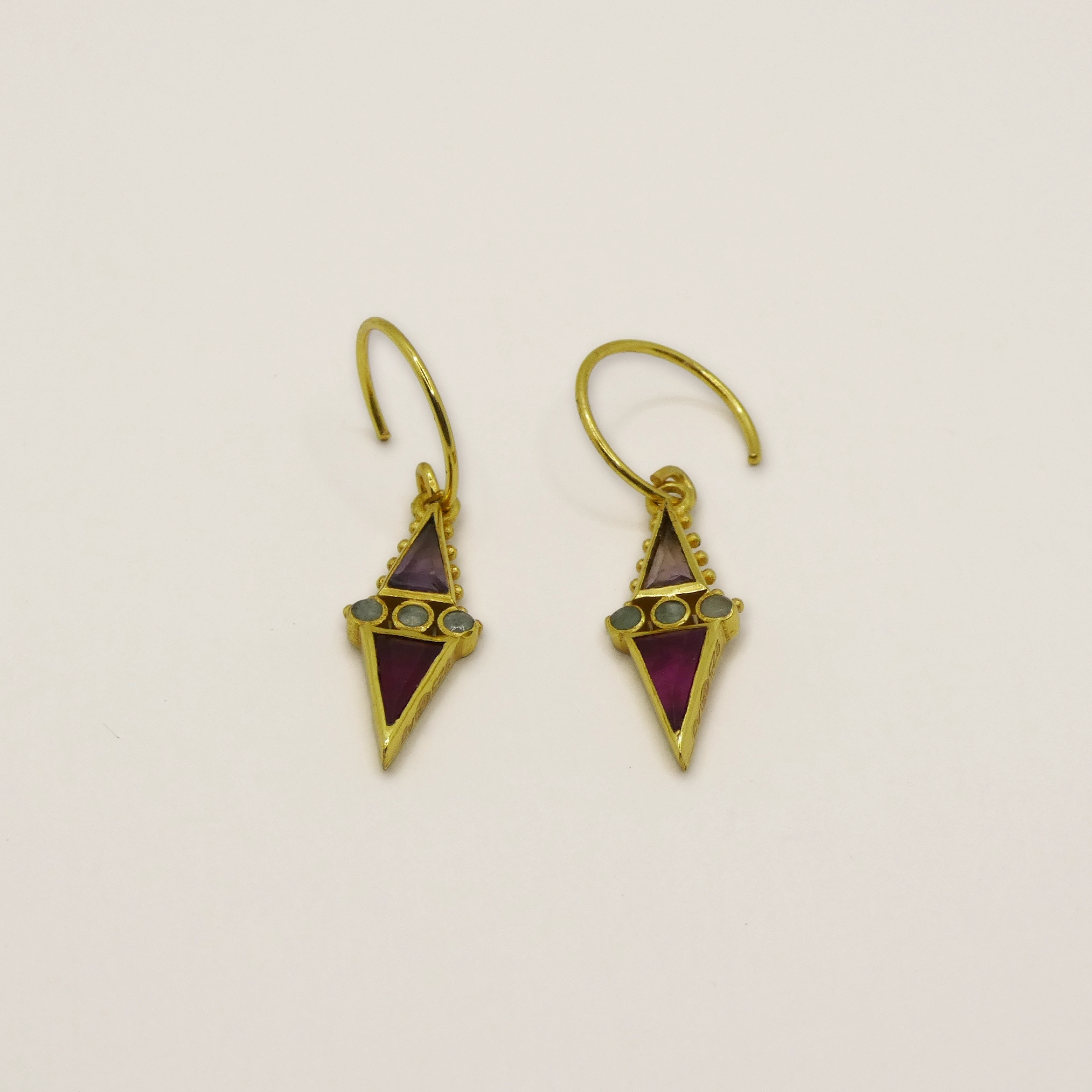 Boucles d'oreille Muja Juma argent plaqué or, rubis et améthyste