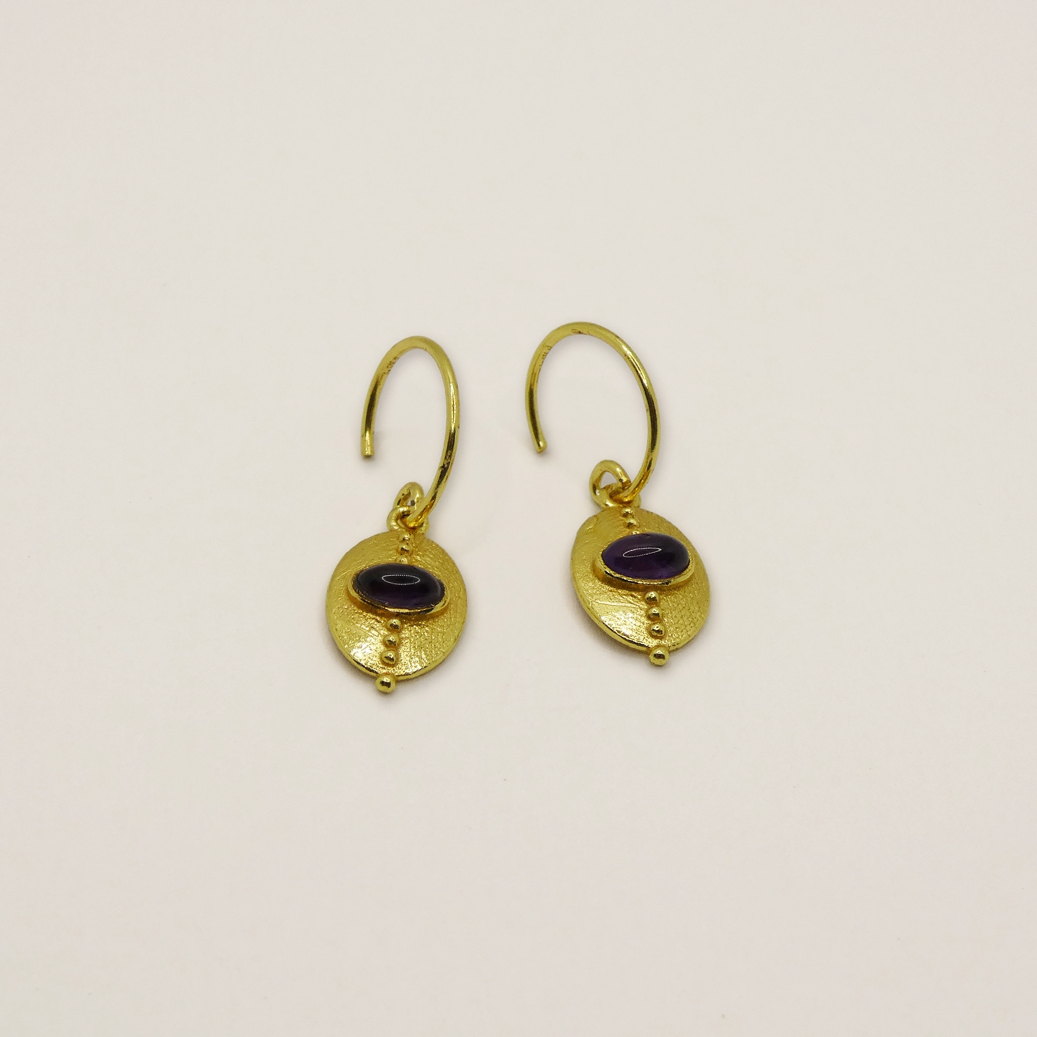 Boucles d'oreille Muja Juma plaqué or et améthyste