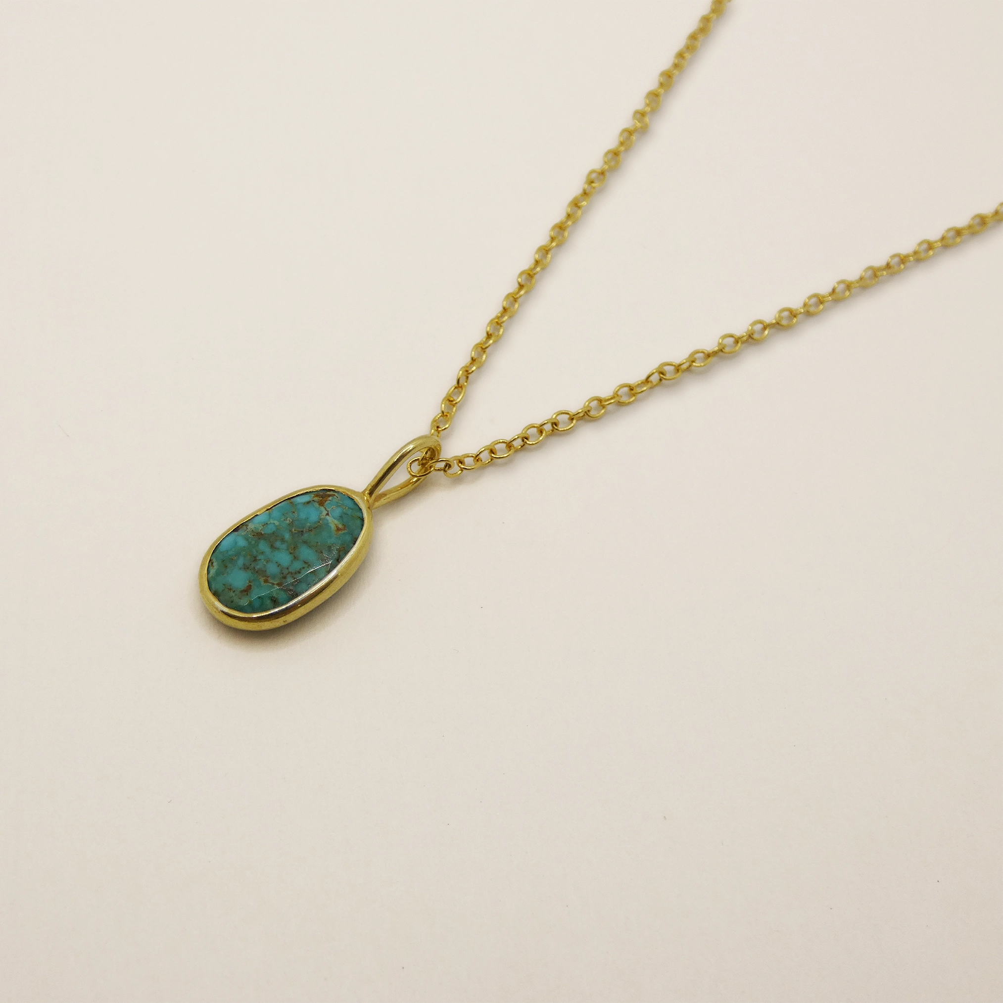 Pendentif plaqué or et turquoise.