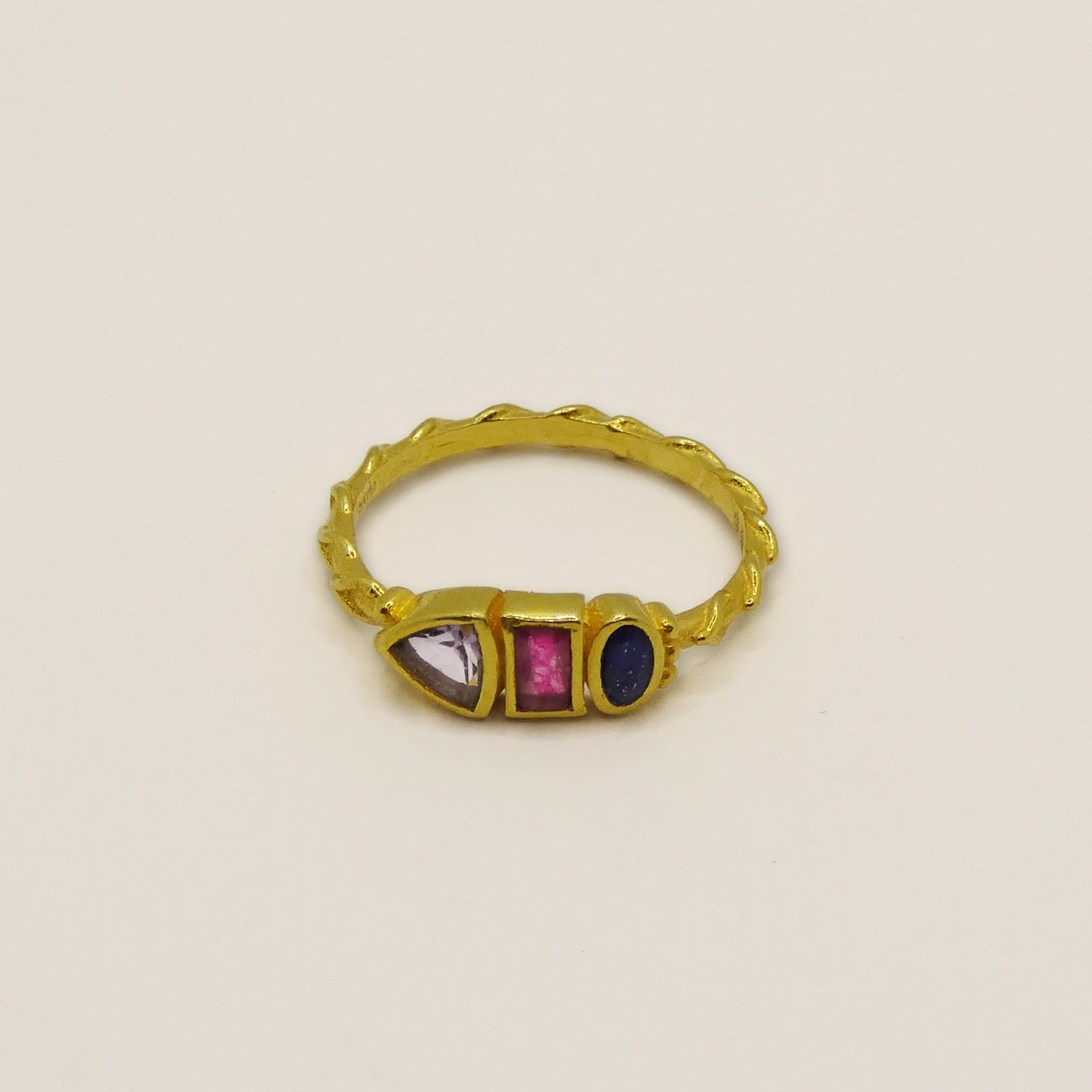 Bague Muja Juma argent plaqué or 3 microns, améthyste rubis et lapis lazuli