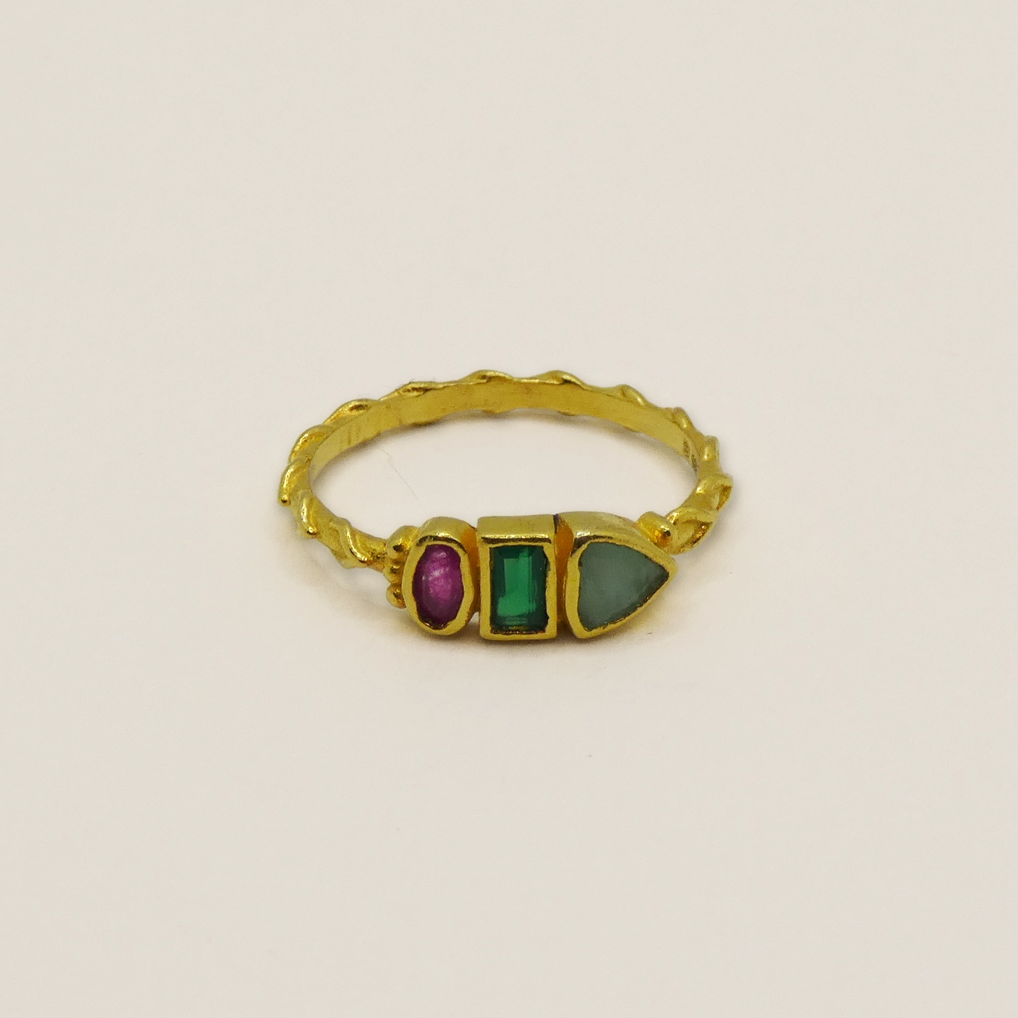 Bague Muja Juma argent plaqué or, rubis, onyx vert et amazonite