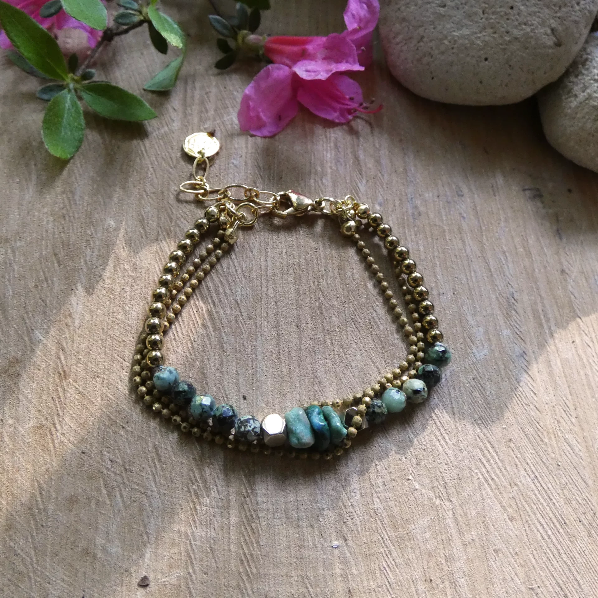 Bracelet 3 rangs Arte Fact Bohême turquoises africaines – Image 1
