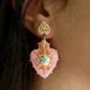 Boucles d'oreille Hypnochic roses brodées à la main – Image 3