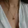 Pendentif Muja Juma plaqué or et pierre de soleil. – Image 3