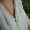 Collier Amélie Blaise Masque vert tilleul – Image 3