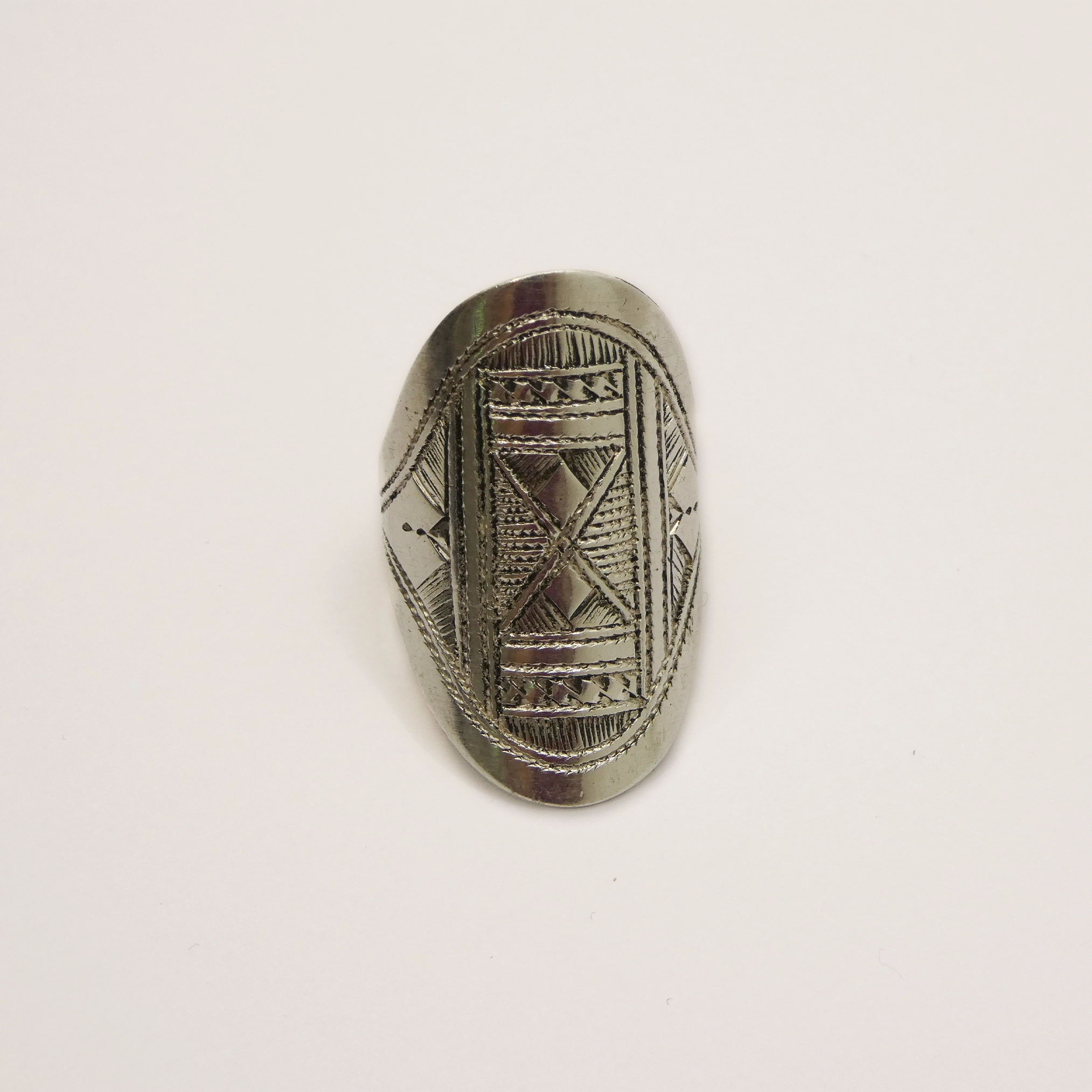 Bague Touareg en argent gravée 2