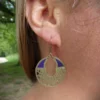 Boucles d'oreille "Chaman" violette – Image 3